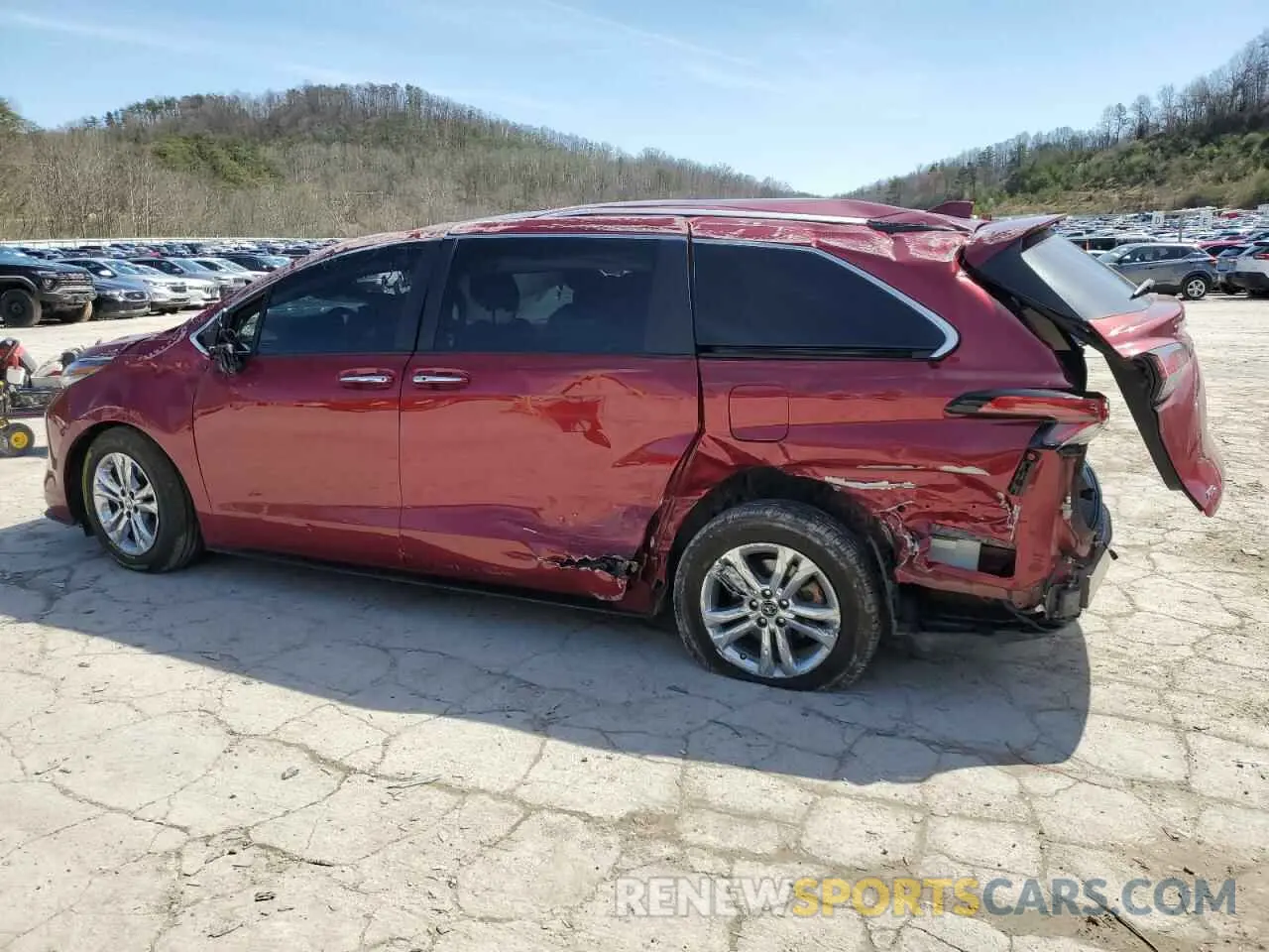 2 fotografías del automóvil dañado 5TDESKFC3RS134363 TOYOTA SIENNA 2024