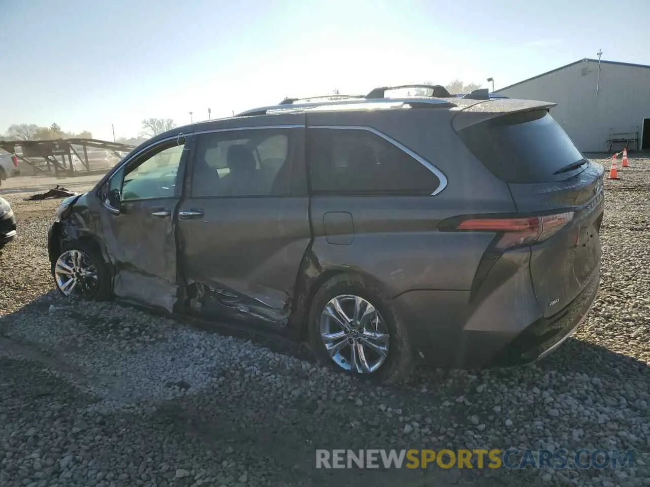 2 fotografías del automóvil dañado 5TDESKFC6RS149262 TOYOTA SIENNA 2024