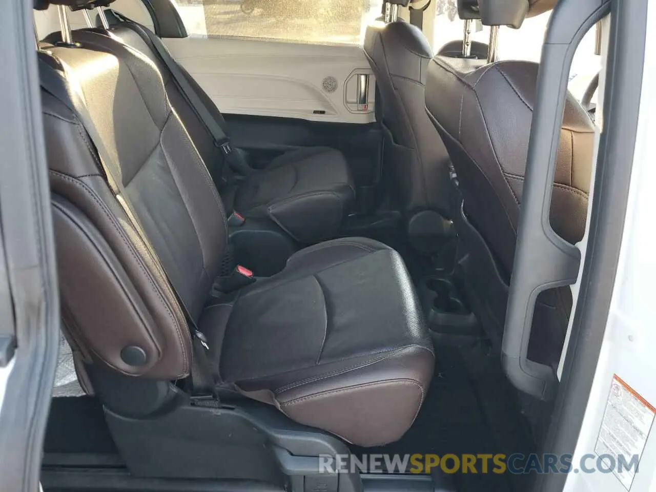 11 fotografías del automóvil dañado 5TDESKFC8RS119874 TOYOTA SIENNA 2024