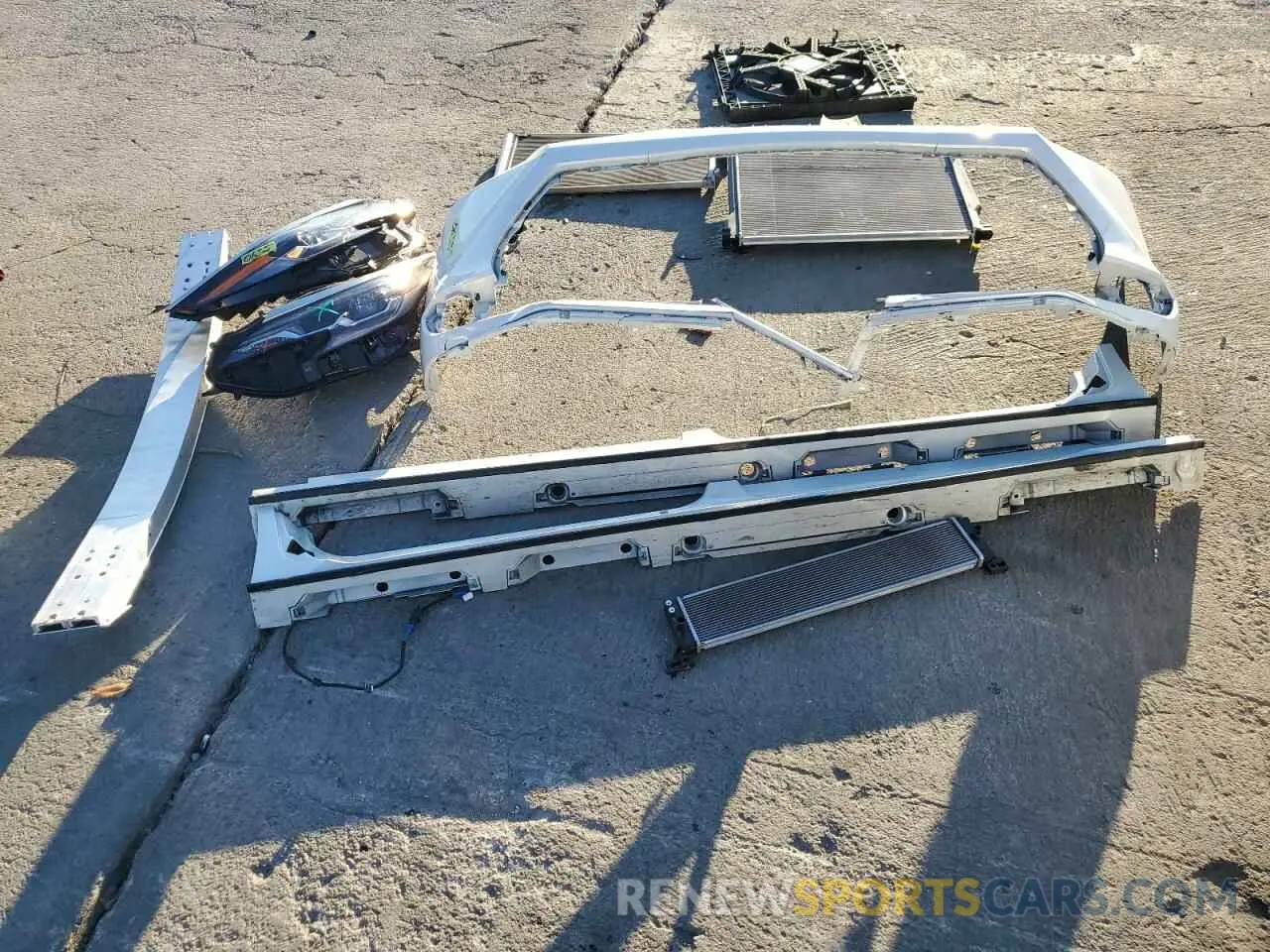 13 fotografías del automóvil dañado 5TDESKFC8RS119874 TOYOTA SIENNA 2024