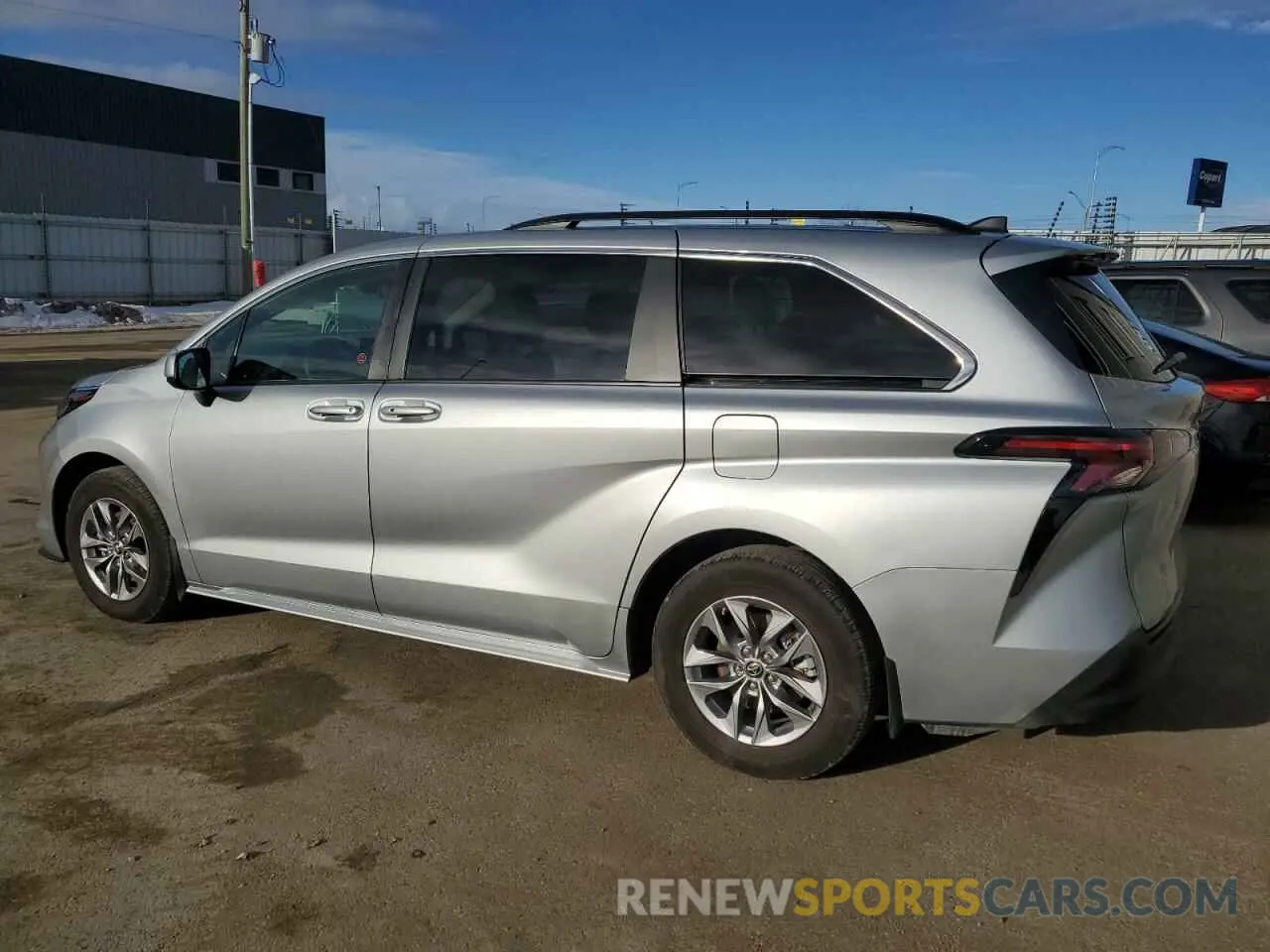 2 fotografías del automóvil dañado 5TDGRKEC7RS197259 TOYOTA SIENNA 2024