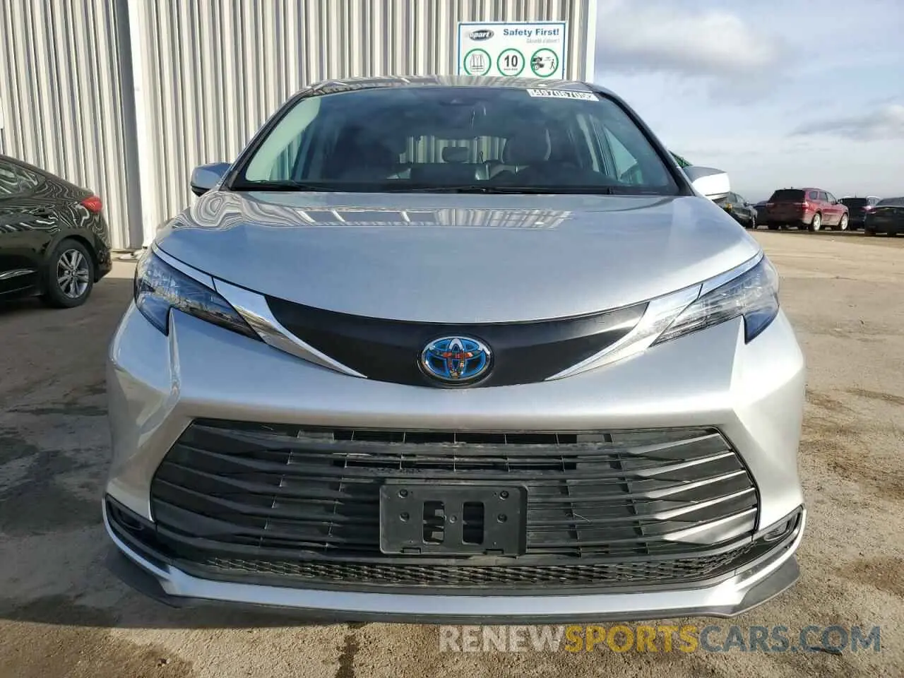 5 fotografías del automóvil dañado 5TDGRKEC7RS197259 TOYOTA SIENNA 2024