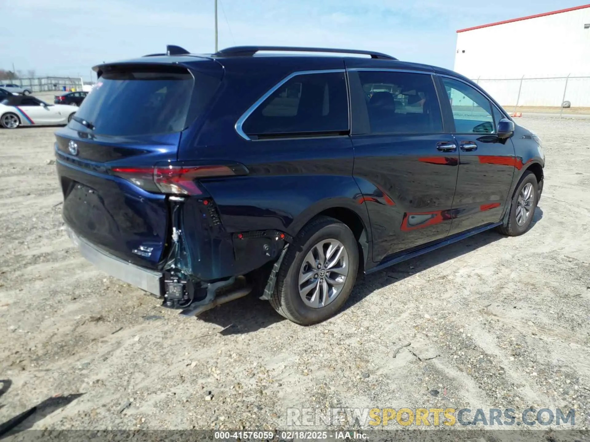 4 fotografías del automóvil dañado 5TDJRKEC0RS220788 TOYOTA SIENNA 2024