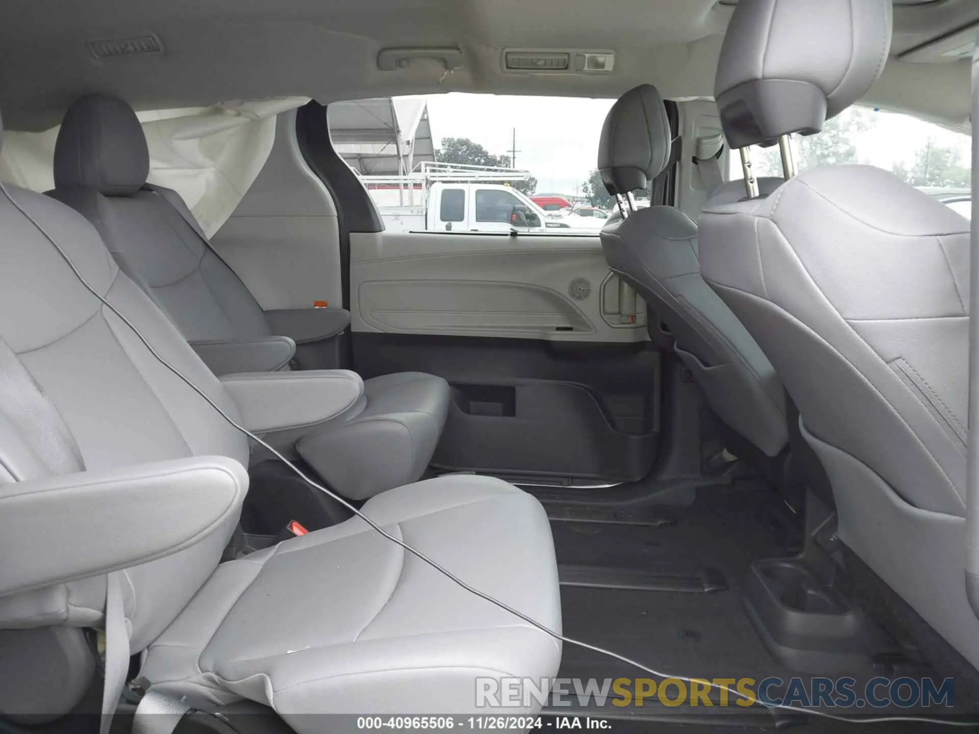 8 fotografías del automóvil dañado 5TDJRKEC1RS214644 TOYOTA SIENNA 2024