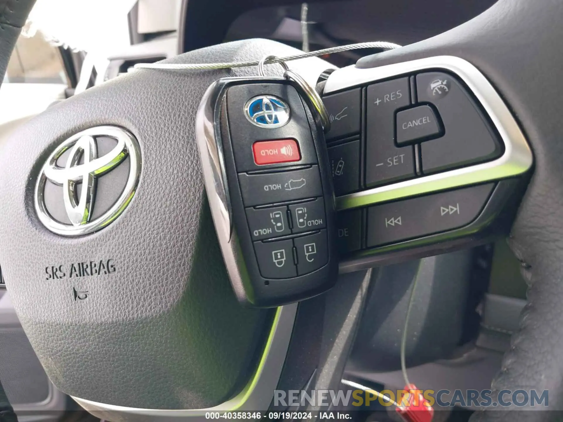 11 fotografías del automóvil dañado 5TDJRKEC6RS197176 TOYOTA SIENNA 2024