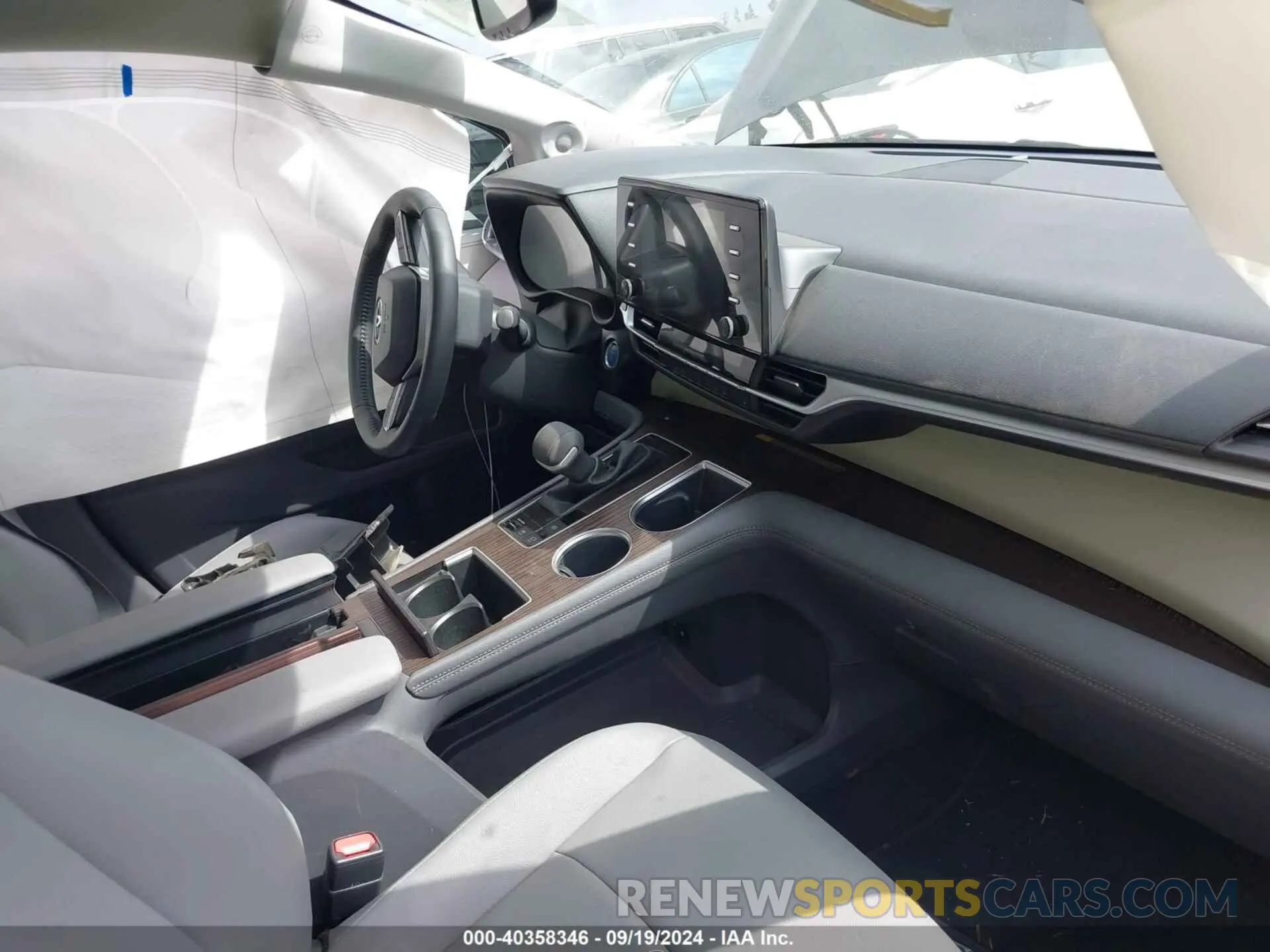 5 fotografías del automóvil dañado 5TDJRKEC6RS197176 TOYOTA SIENNA 2024