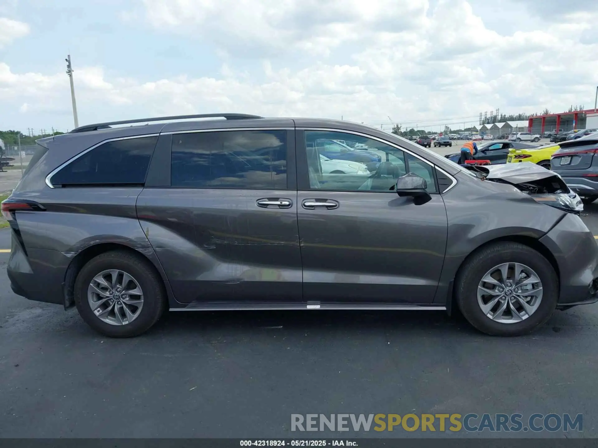 13 fotografías del automóvil dañado 5TDJRKEC7RS219623 TOYOTA SIENNA 2024