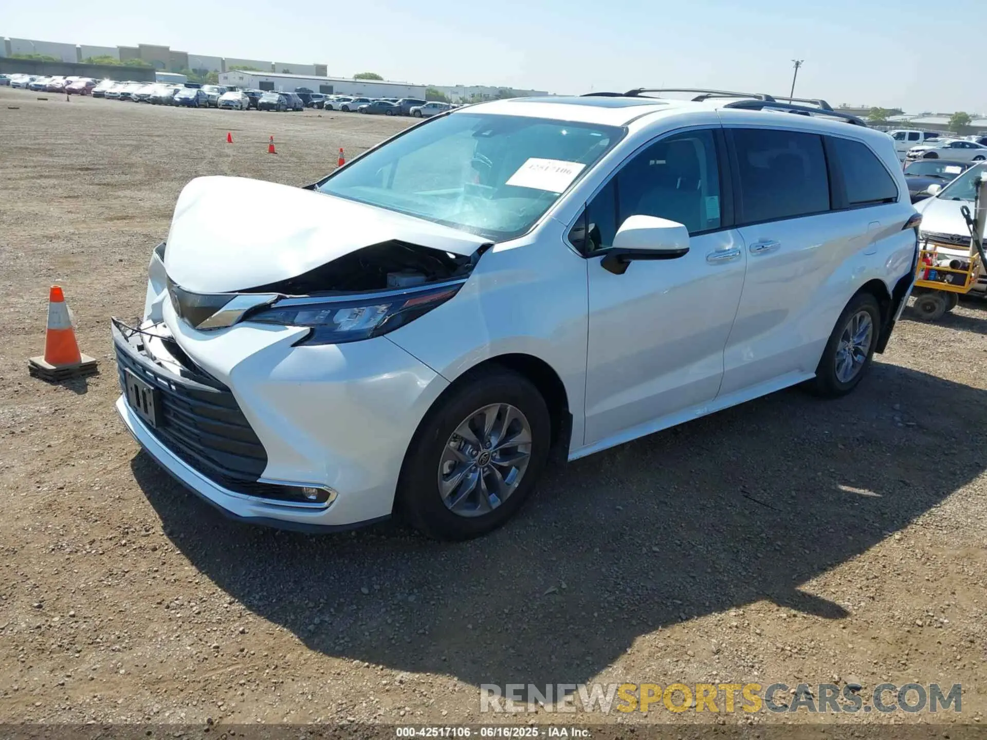 2 fotografías del automóvil dañado 5TDJRKEC8RS220344 TOYOTA SIENNA 2024