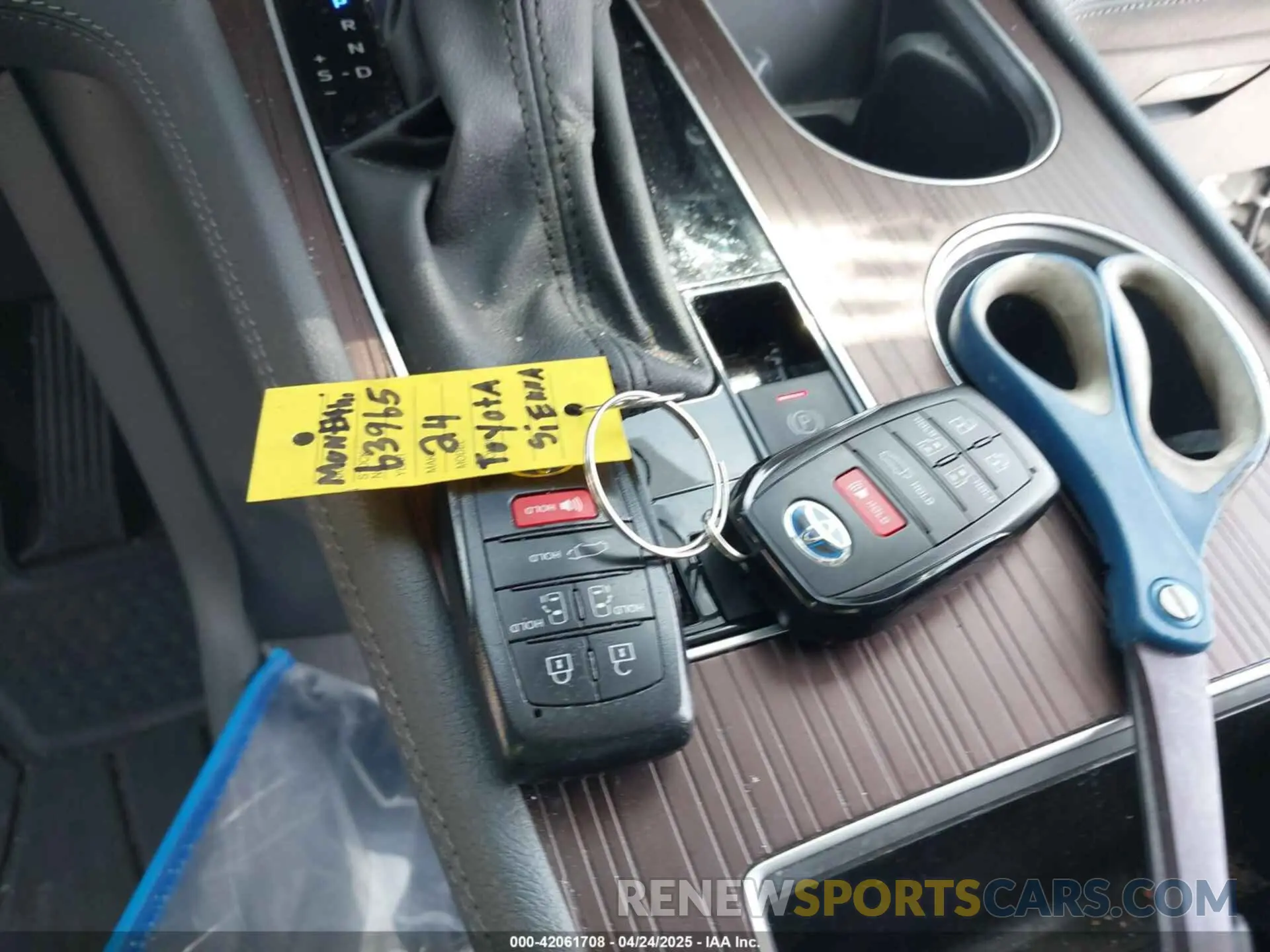 11 fotografías del automóvil dañado 5TDJSKFC9RS111099 TOYOTA SIENNA 2024
