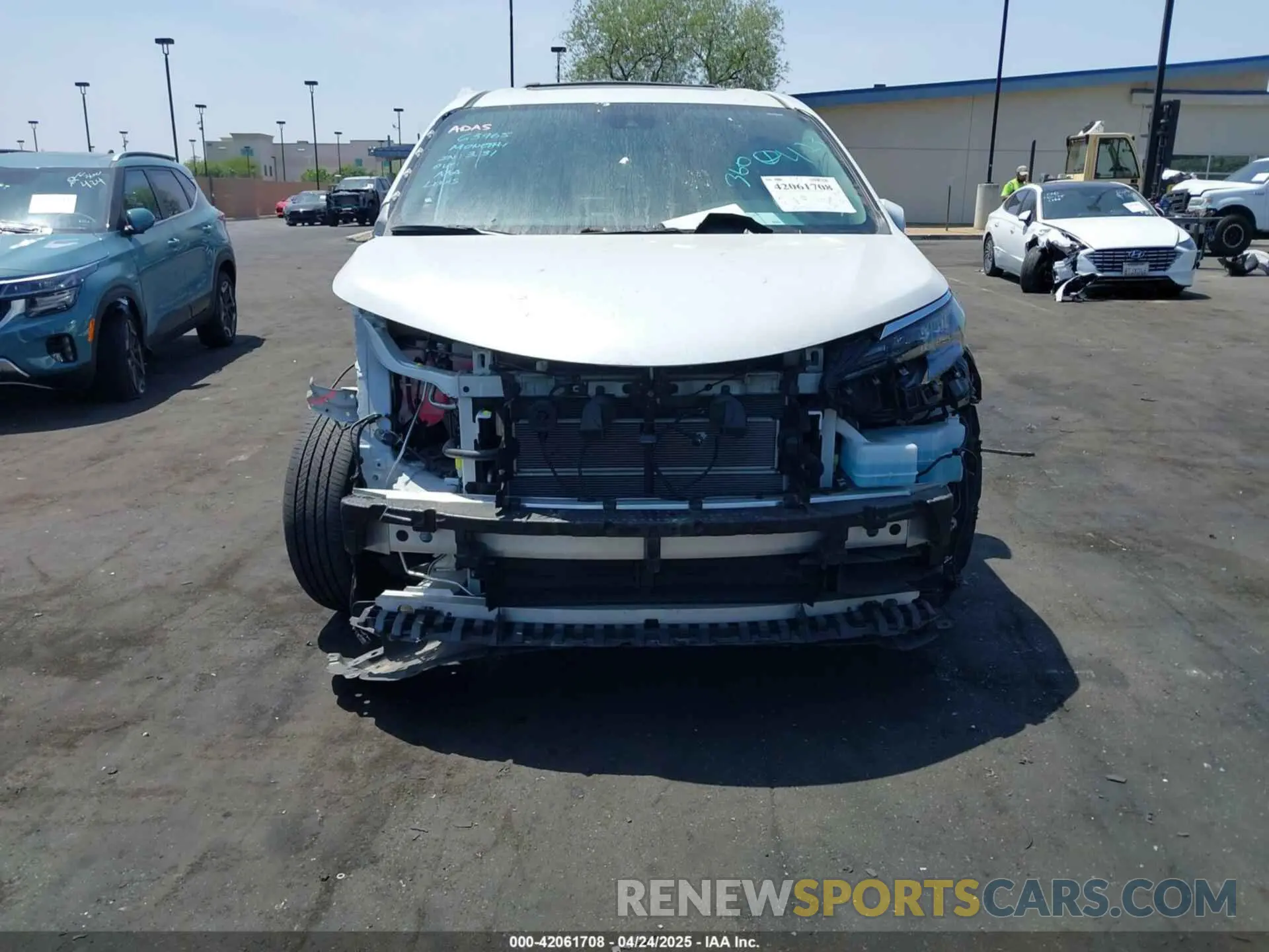 13 fotografías del automóvil dañado 5TDJSKFC9RS111099 TOYOTA SIENNA 2024