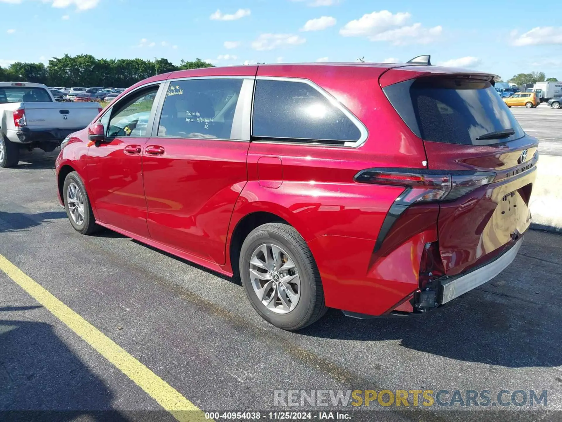 3 fotografías del automóvil dañado 5TDKRKEC0RS188803 TOYOTA SIENNA 2024