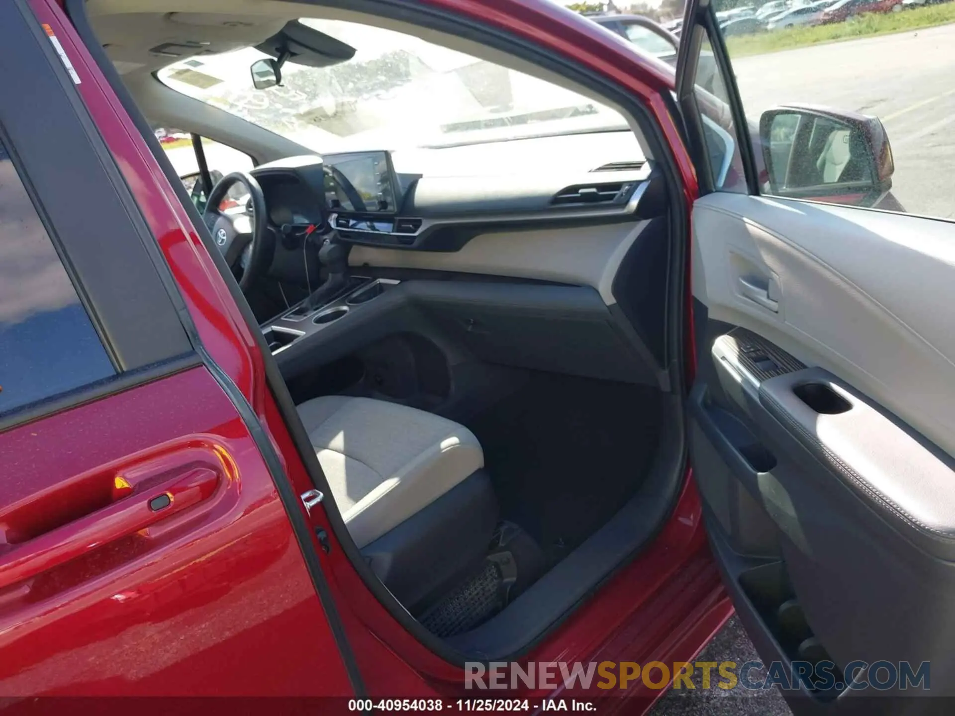 5 fotografías del automóvil dañado 5TDKRKEC0RS188803 TOYOTA SIENNA 2024