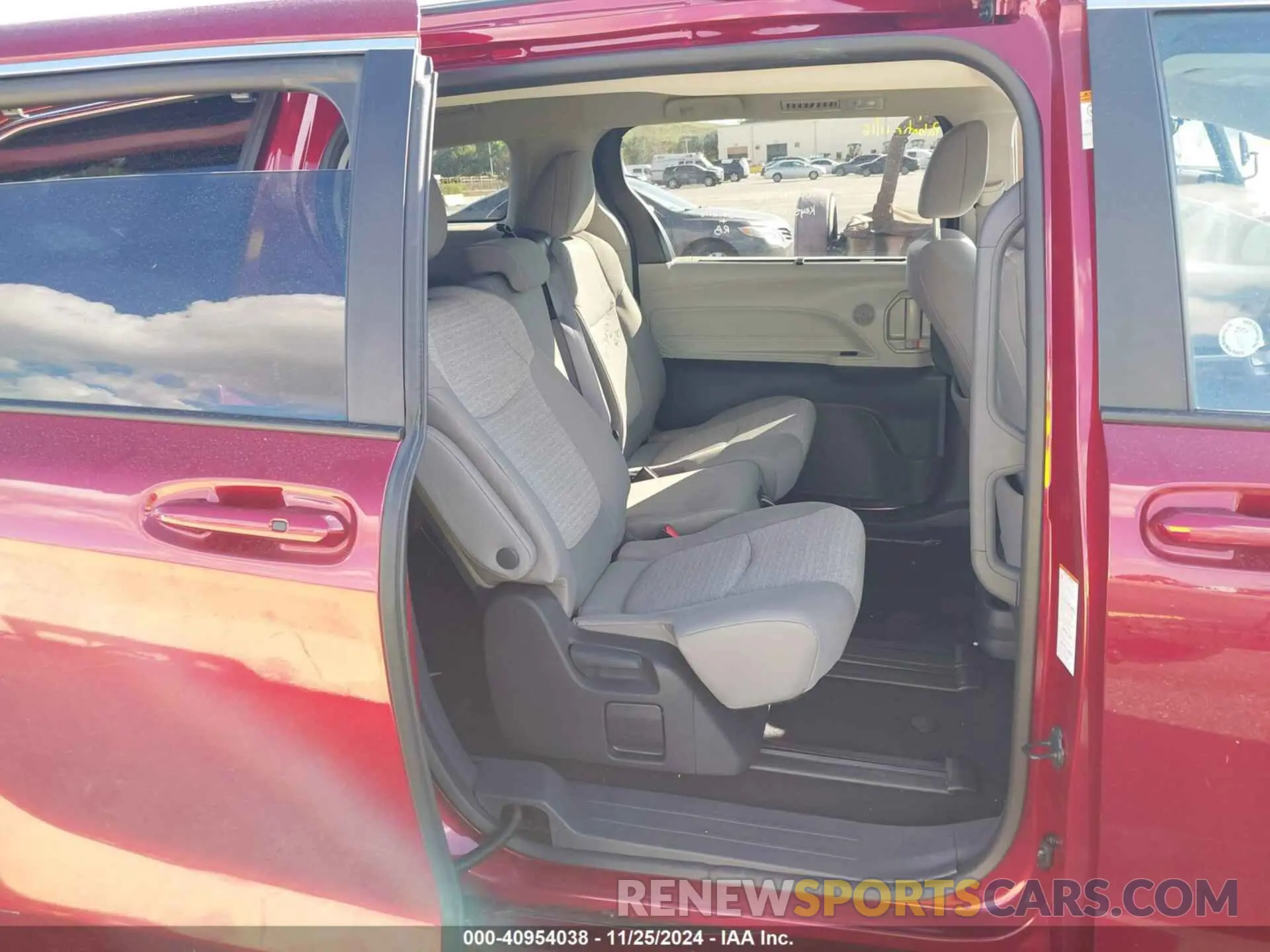 8 fotografías del automóvil dañado 5TDKRKEC0RS188803 TOYOTA SIENNA 2024