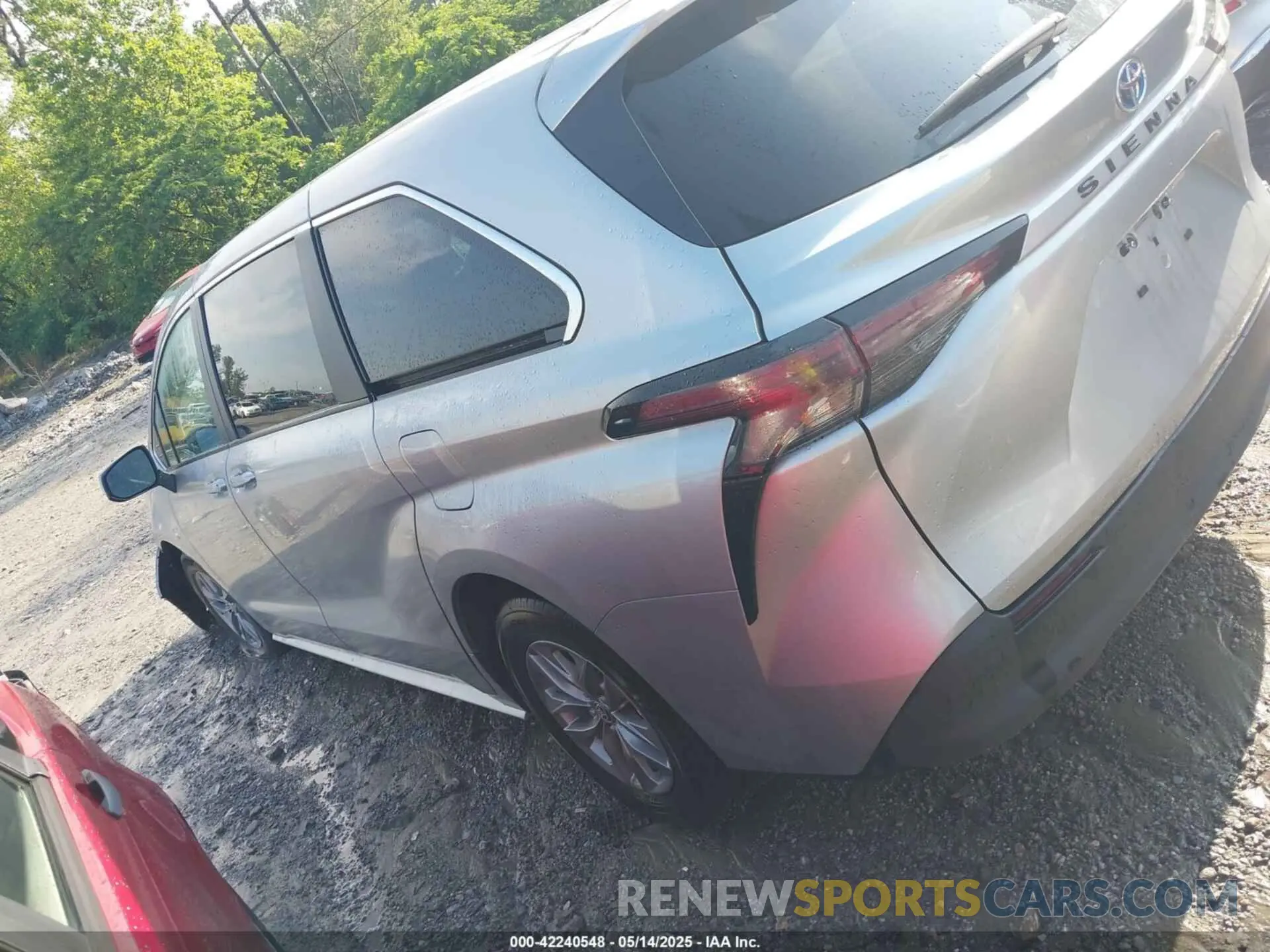 14 fotografías del automóvil dañado 5TDKRKEC0RS203462 TOYOTA SIENNA 2024