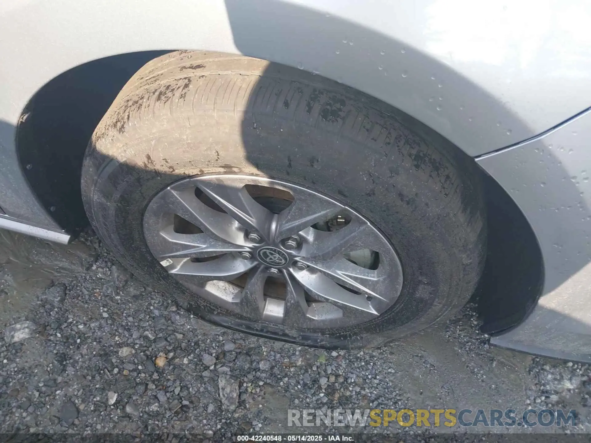 19 fotografías del automóvil dañado 5TDKRKEC0RS203462 TOYOTA SIENNA 2024