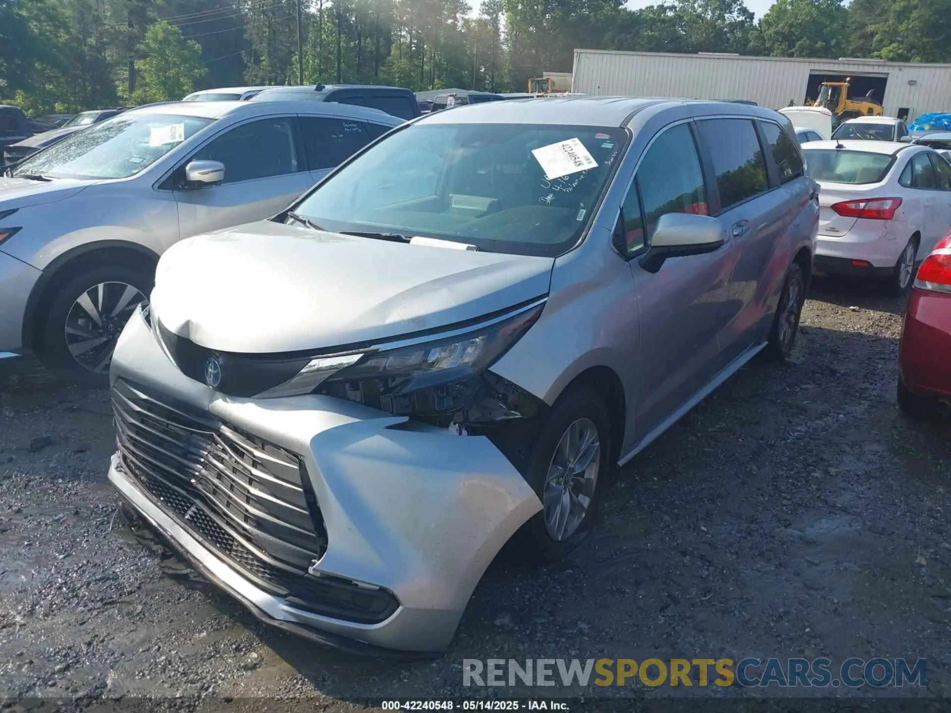 2 fotografías del automóvil dañado 5TDKRKEC0RS203462 TOYOTA SIENNA 2024
