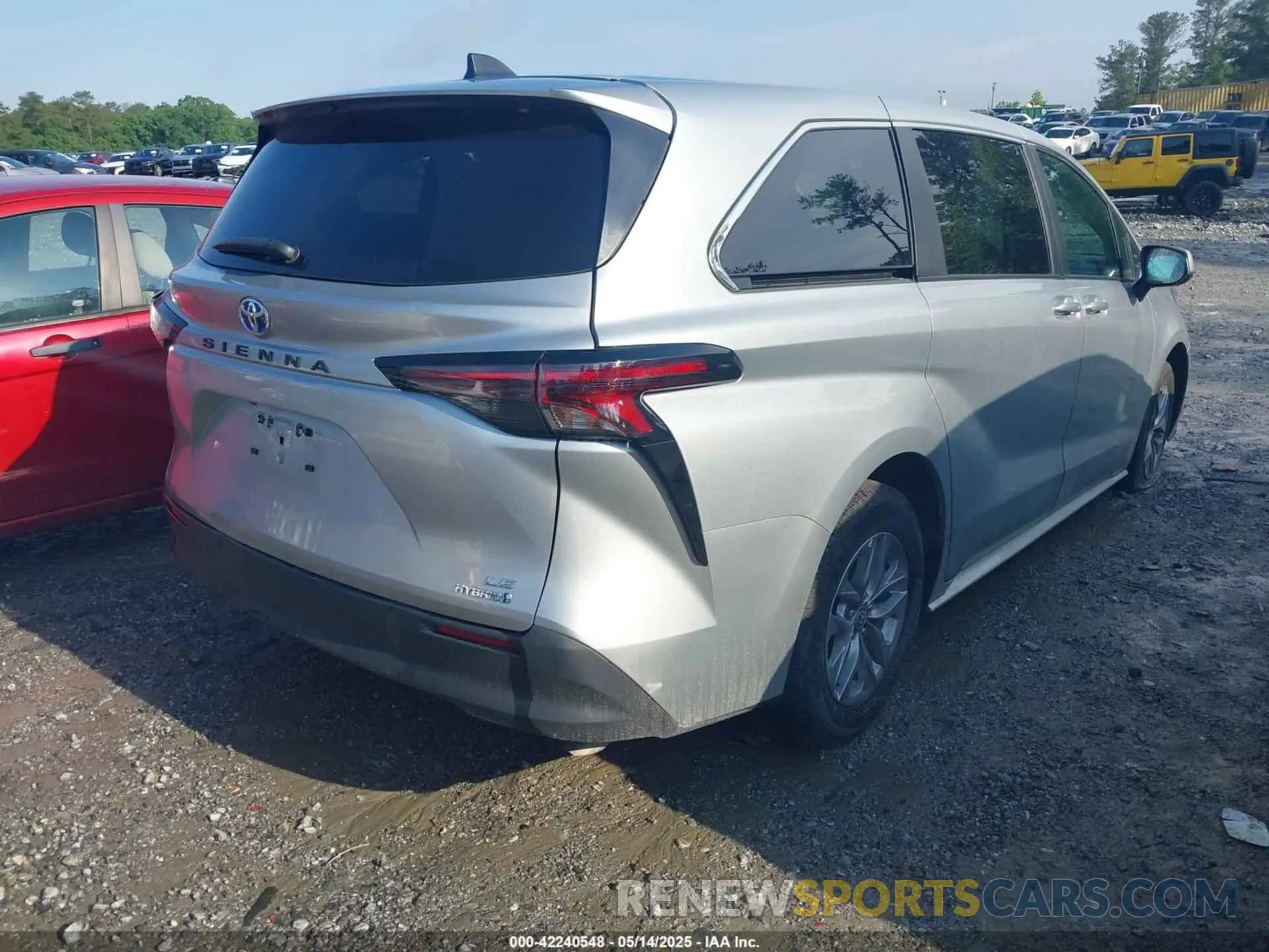 4 fotografías del automóvil dañado 5TDKRKEC0RS203462 TOYOTA SIENNA 2024
