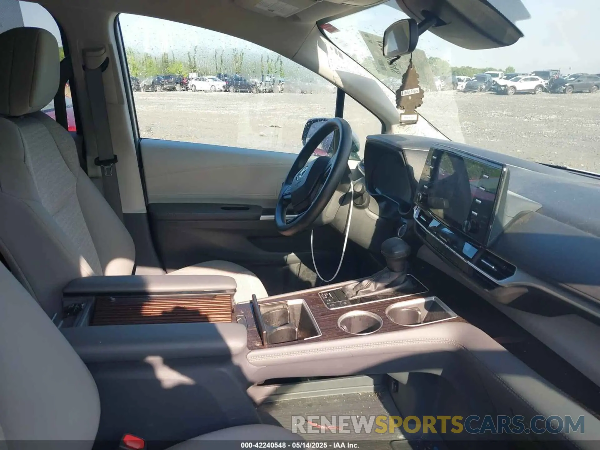 5 fotografías del automóvil dañado 5TDKRKEC0RS203462 TOYOTA SIENNA 2024