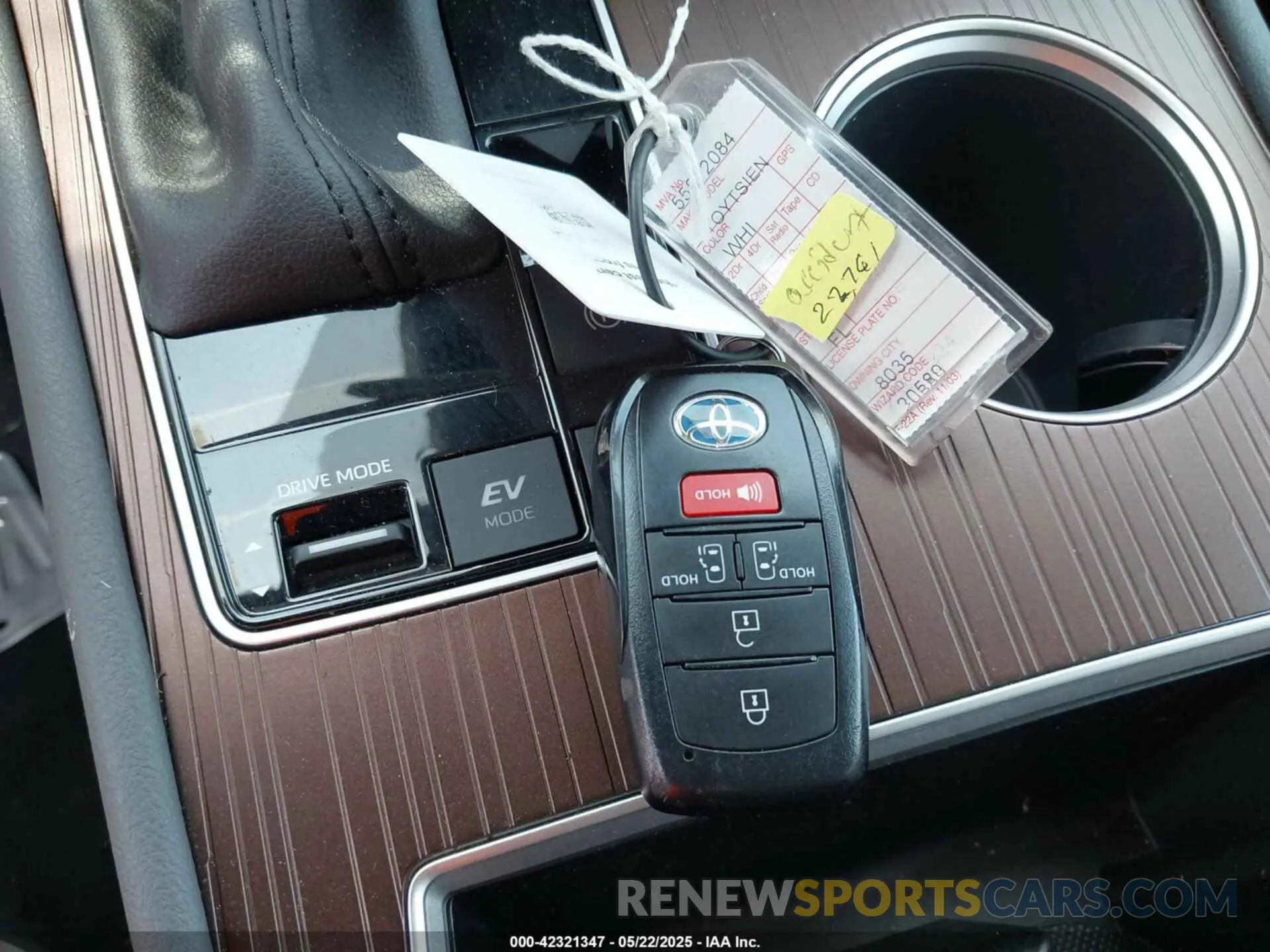 11 fotografías del automóvil dañado 5TDKRKEC0RS213442 TOYOTA SIENNA 2024