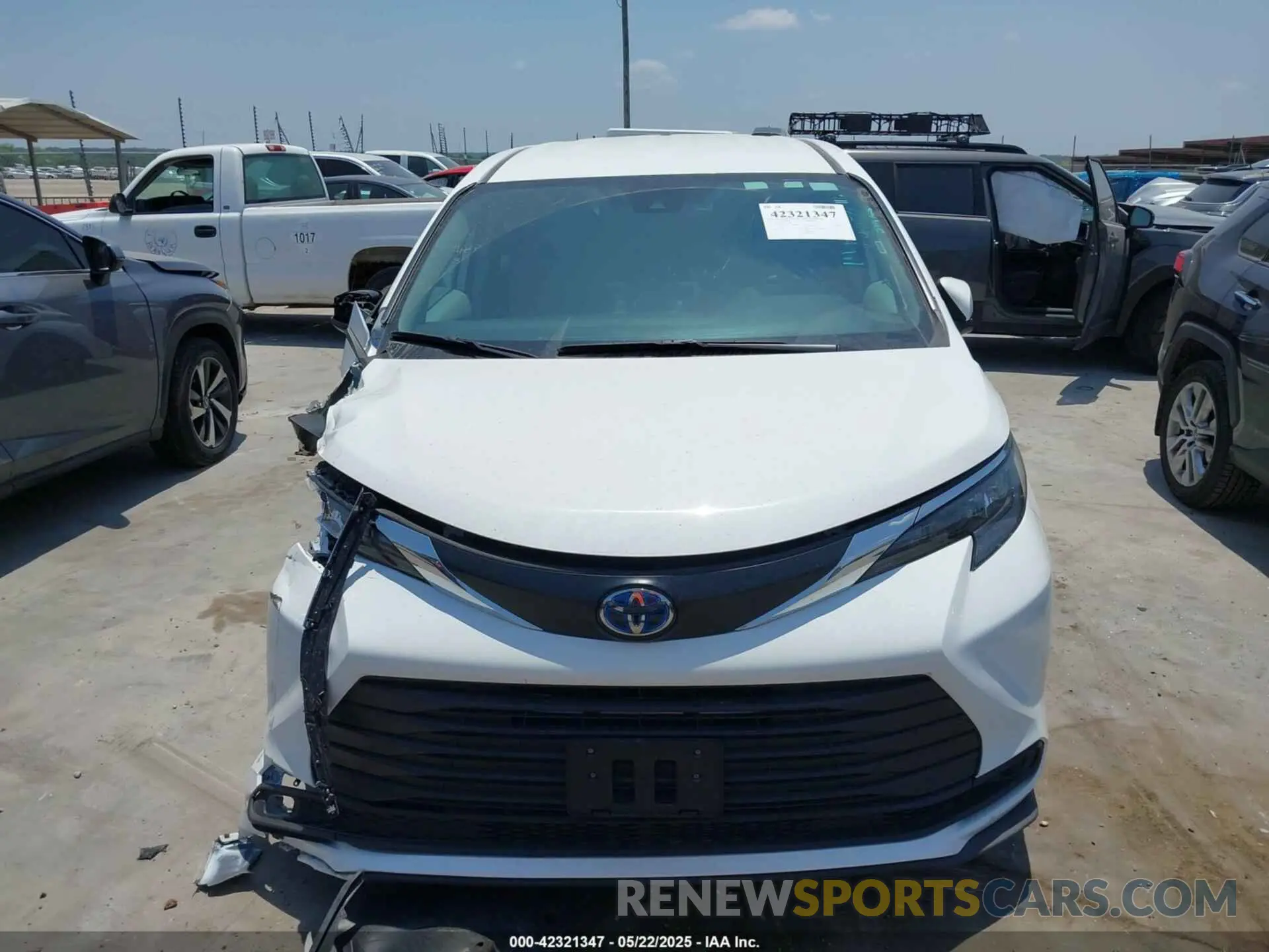 13 fotografías del automóvil dañado 5TDKRKEC0RS213442 TOYOTA SIENNA 2024