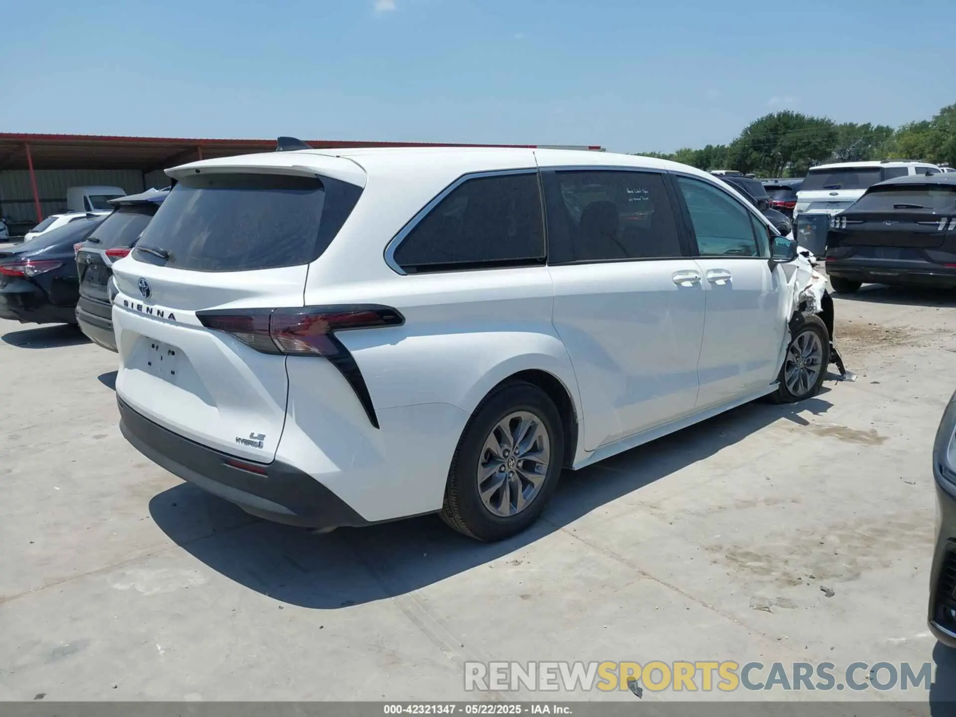 4 fotografías del automóvil dañado 5TDKRKEC0RS213442 TOYOTA SIENNA 2024
