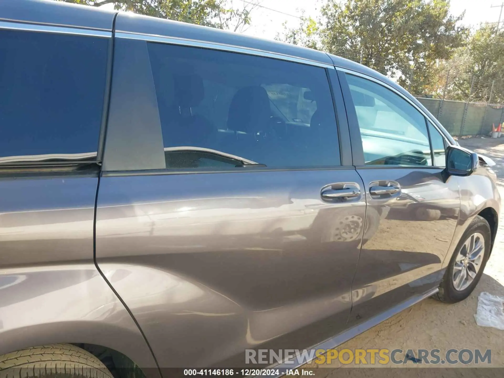 13 fotografías del automóvil dañado 5TDKRKEC6RS198963 TOYOTA SIENNA 2024
