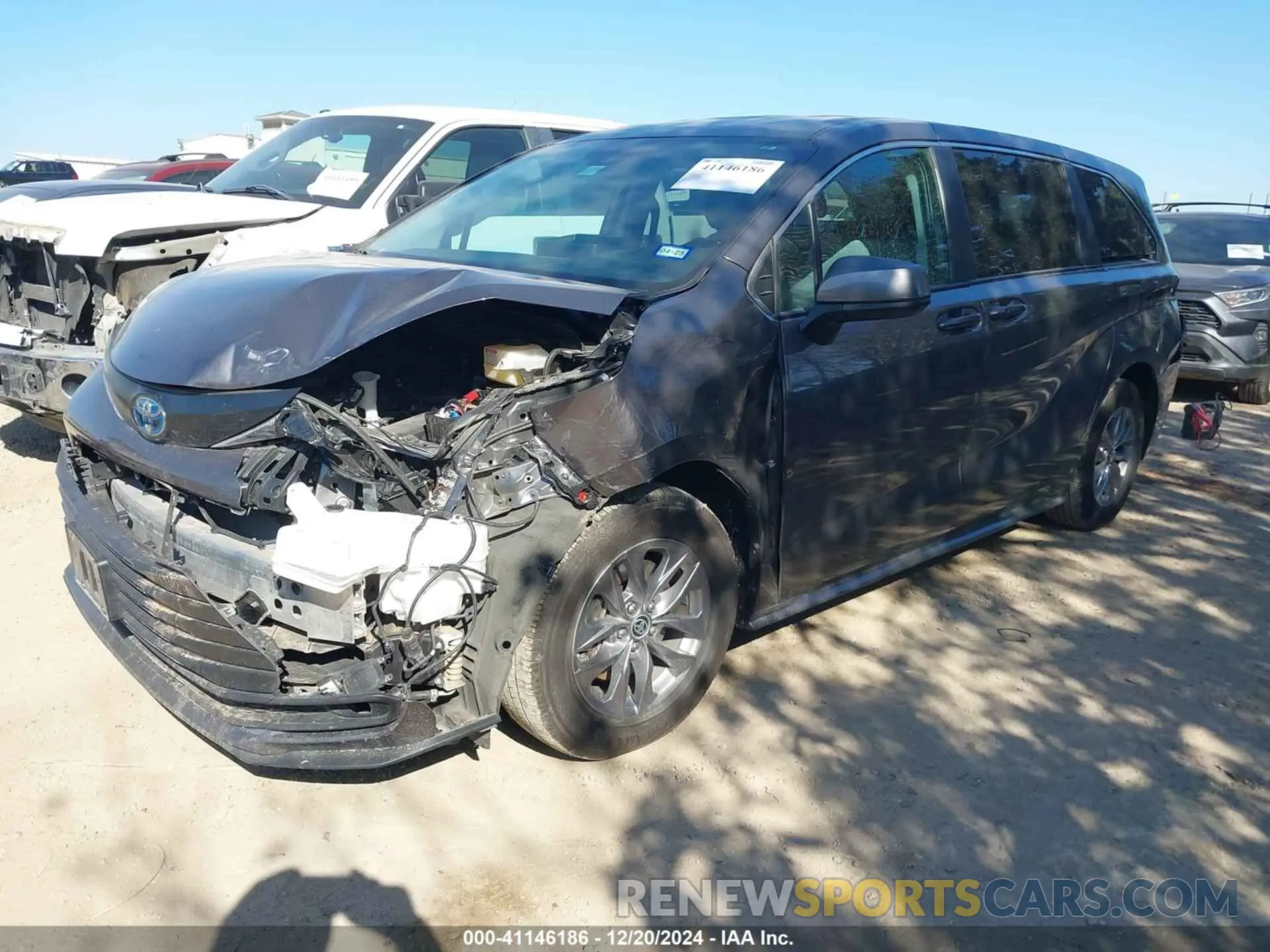 2 fotografías del automóvil dañado 5TDKRKEC6RS198963 TOYOTA SIENNA 2024
