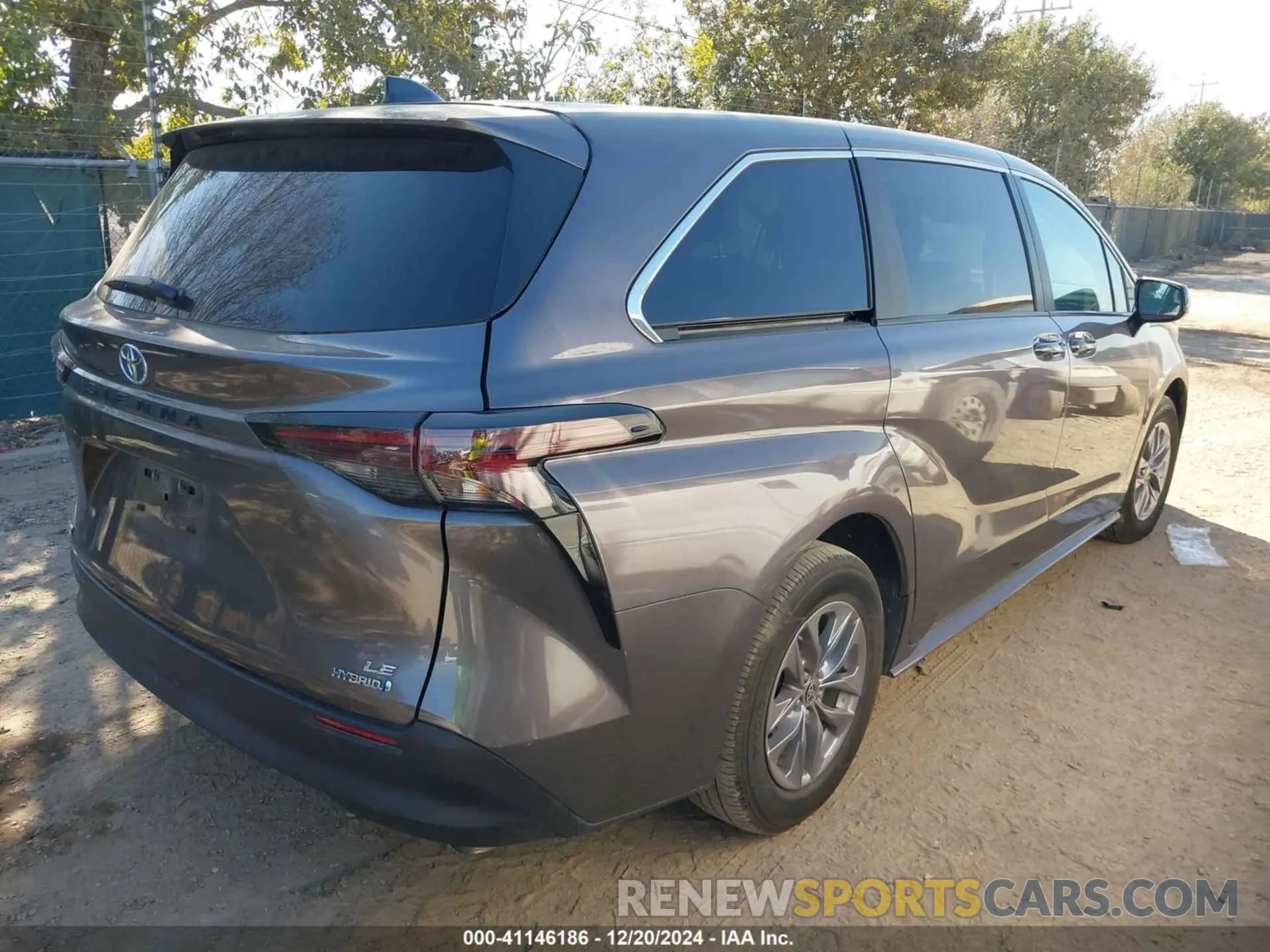 4 fotografías del automóvil dañado 5TDKRKEC6RS198963 TOYOTA SIENNA 2024