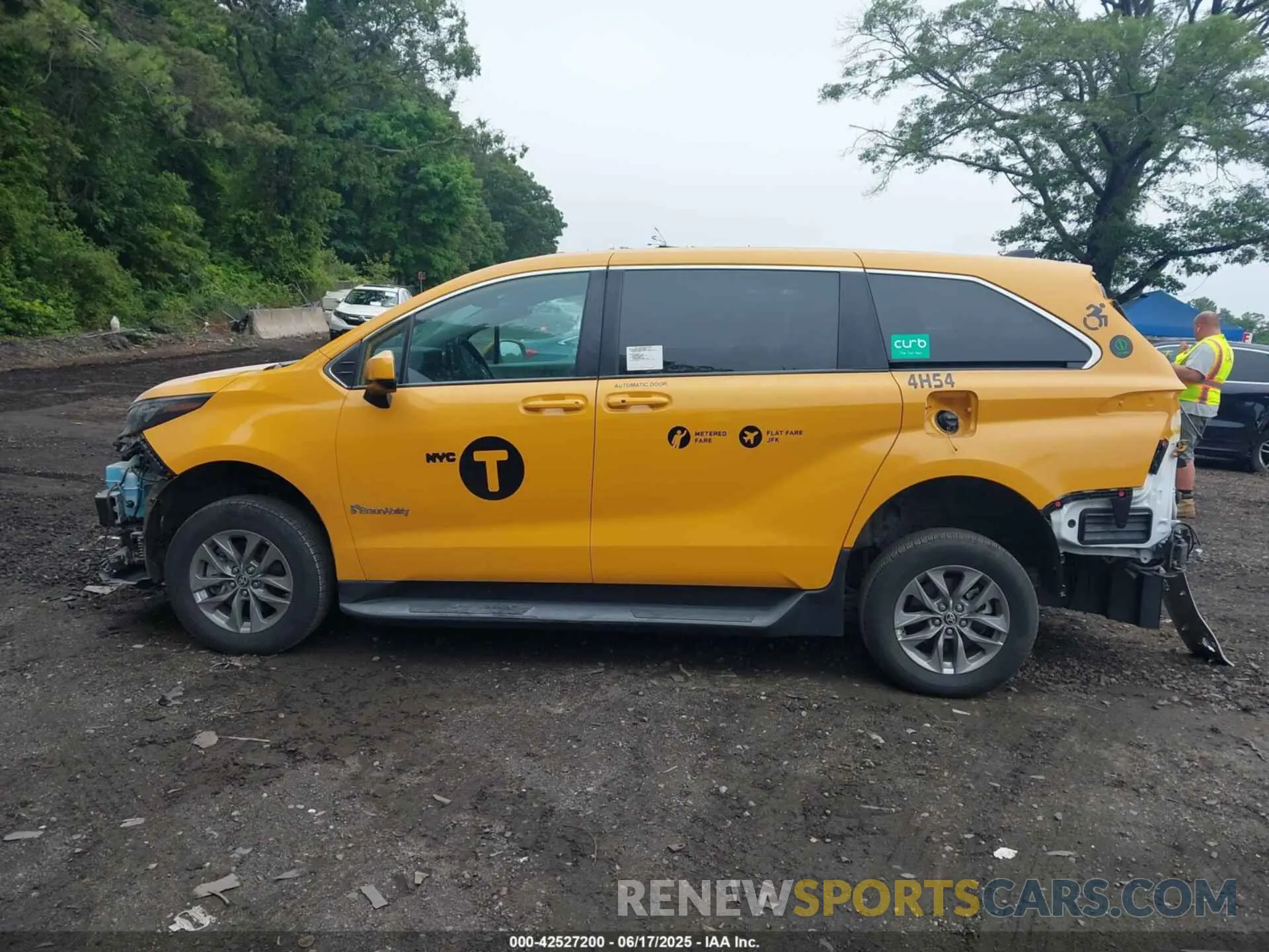 14 fotografías del automóvil dañado 5TDKRKECXRS216431 TOYOTA SIENNA 2024