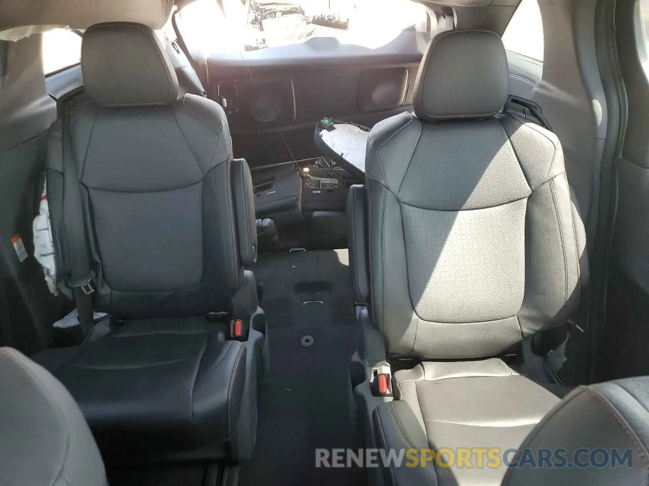 10 fotografías del automóvil dañado 5TDXRKEC0RS205640 TOYOTA SIENNA 2024