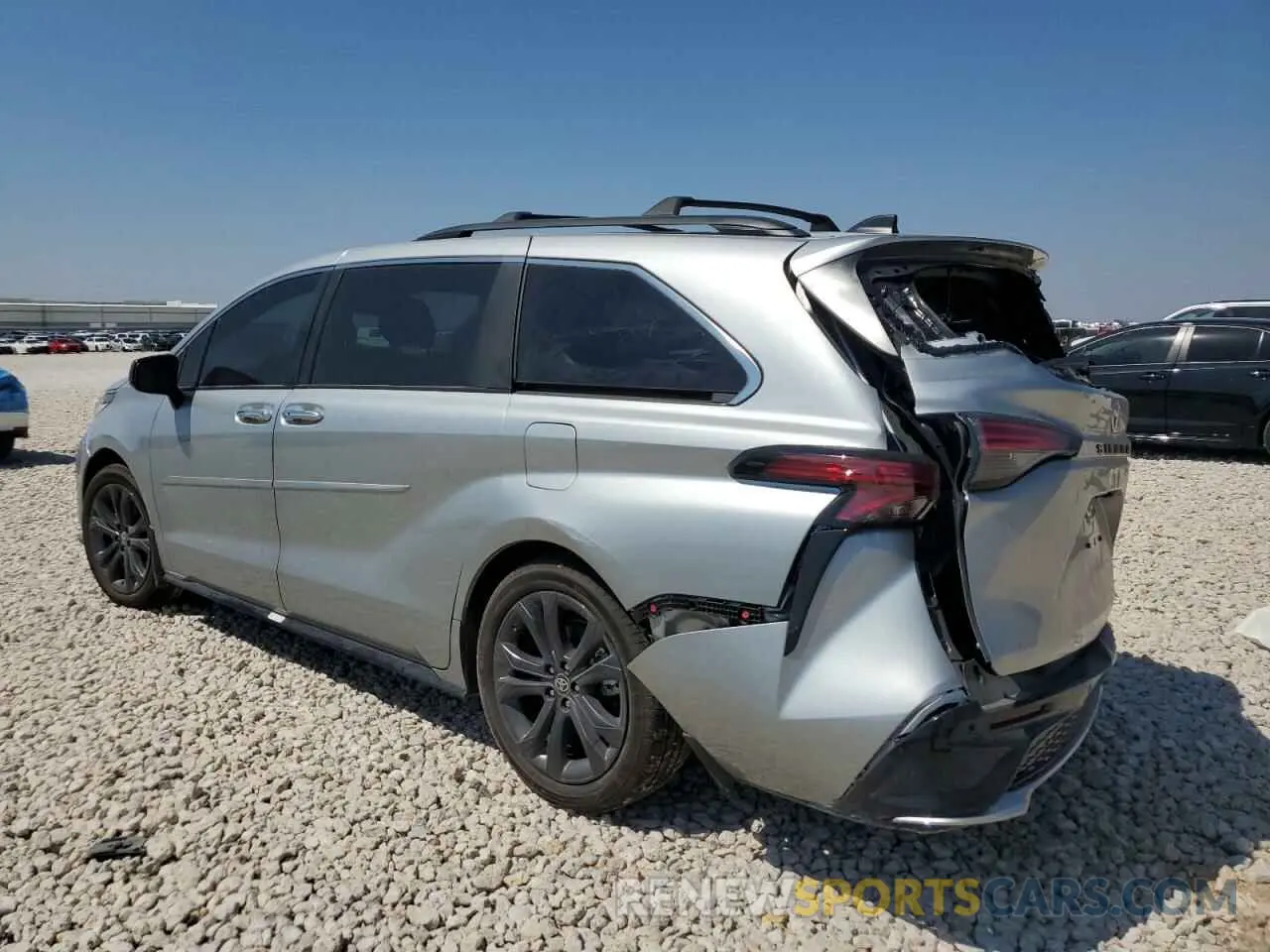 2 fotografías del automóvil dañado 5TDXRKEC0RS205640 TOYOTA SIENNA 2024