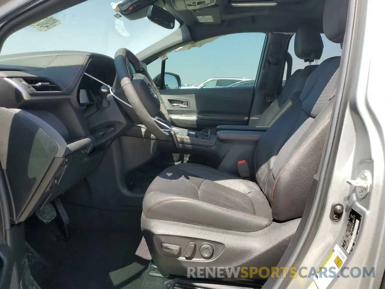 7 fotografías del automóvil dañado 5TDXRKEC0RS205640 TOYOTA SIENNA 2024