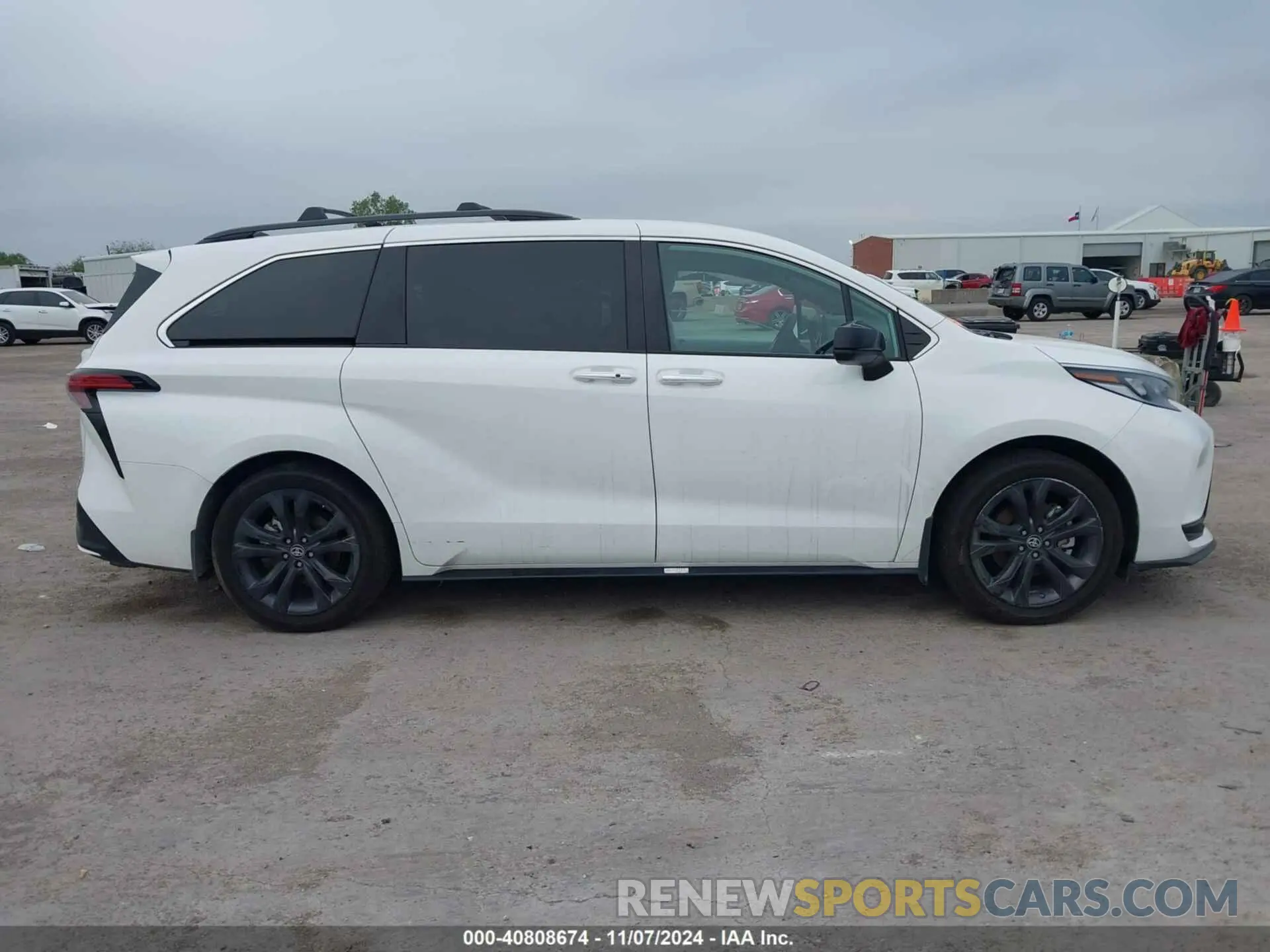 13 fotografías del automóvil dañado 5TDXRKEC1RS198486 TOYOTA SIENNA 2024