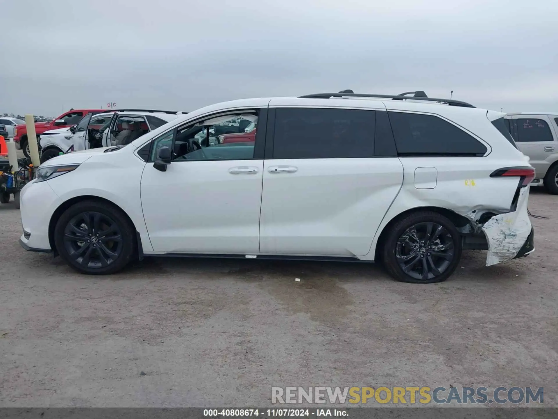 14 fotografías del automóvil dañado 5TDXRKEC1RS198486 TOYOTA SIENNA 2024