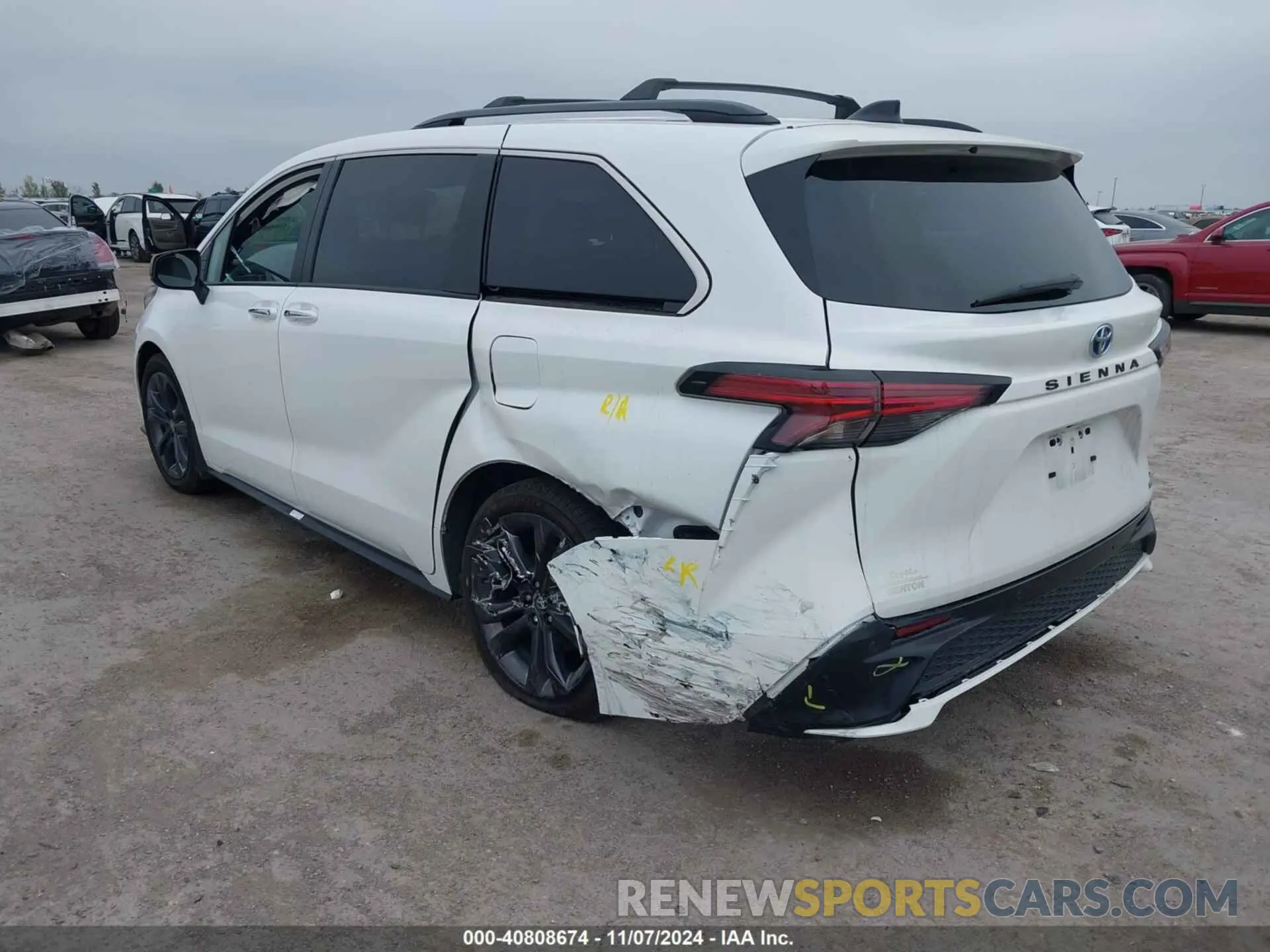3 fotografías del automóvil dañado 5TDXRKEC1RS198486 TOYOTA SIENNA 2024