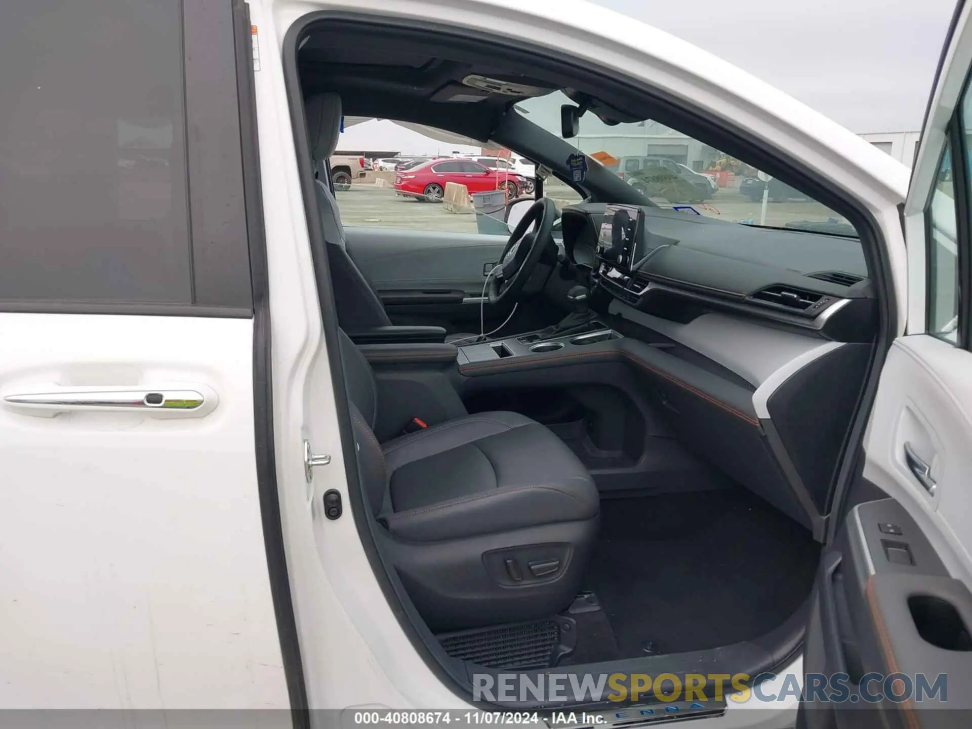 5 fotografías del automóvil dañado 5TDXRKEC1RS198486 TOYOTA SIENNA 2024