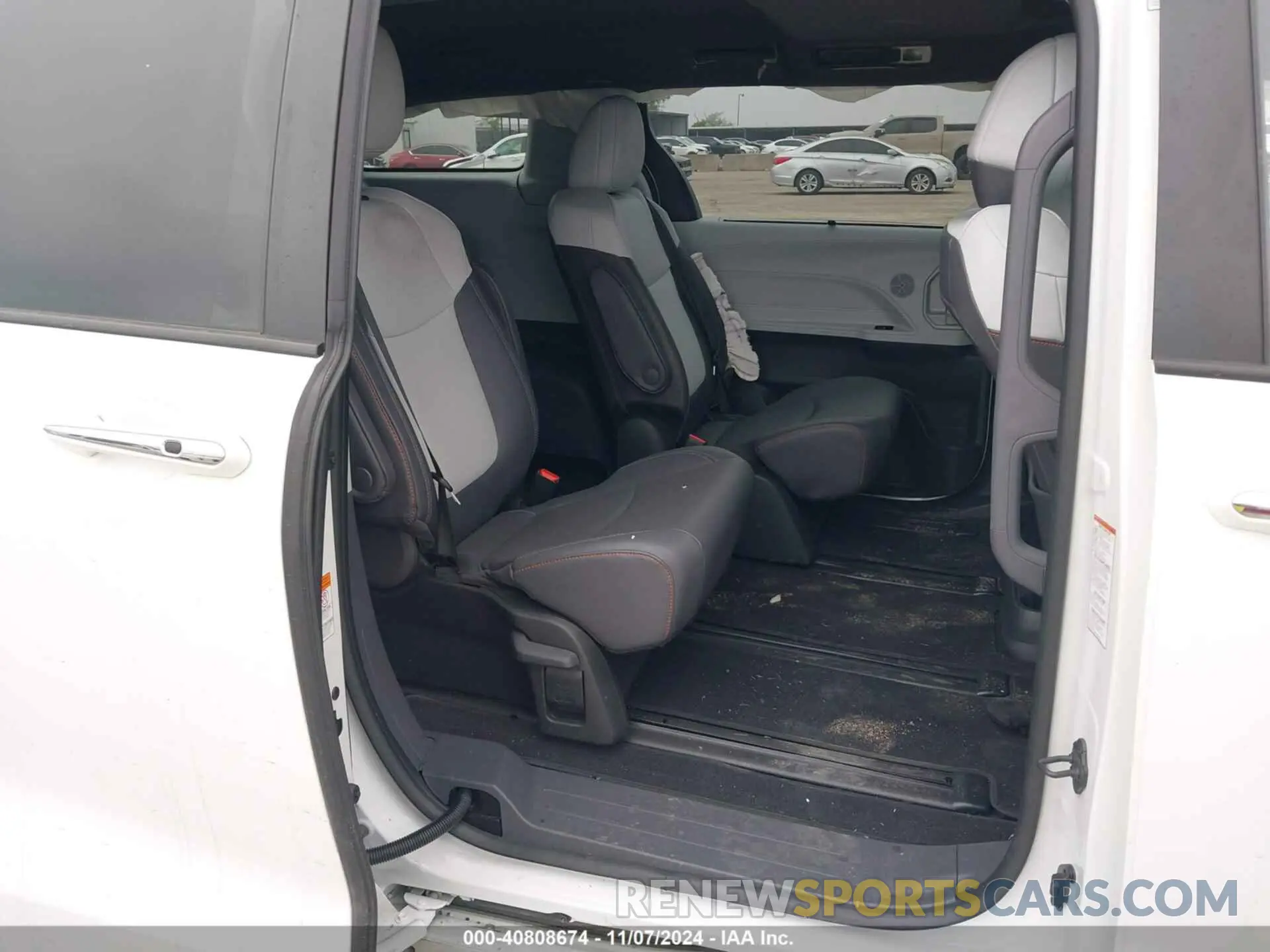 8 fotografías del automóvil dañado 5TDXRKEC1RS198486 TOYOTA SIENNA 2024