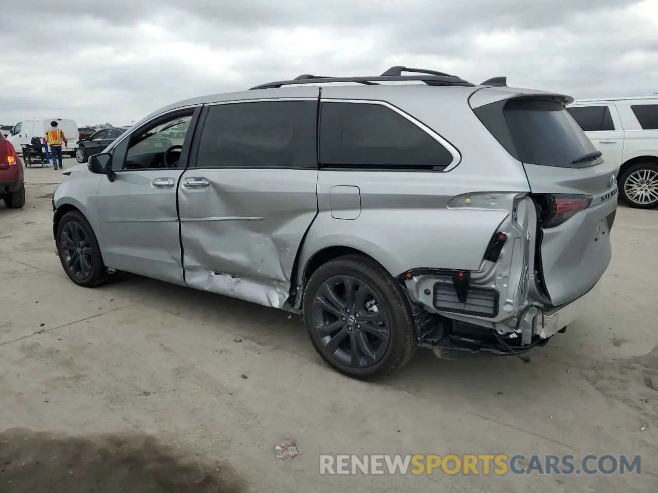 2 fotografías del automóvil dañado 5TDXRKEC5RS212017 TOYOTA SIENNA 2024