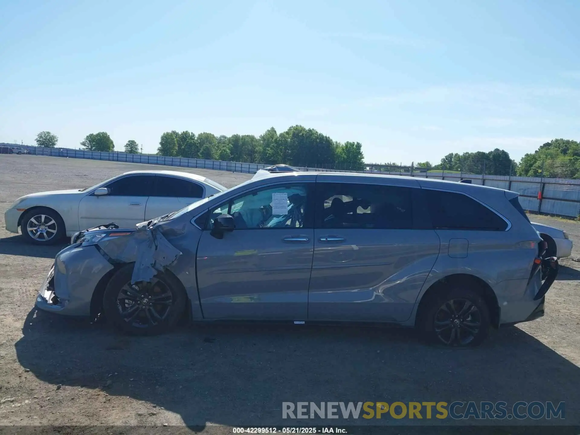 14 fotografías del automóvil dañado 5TDXSKFC0RS135429 TOYOTA SIENNA 2024
