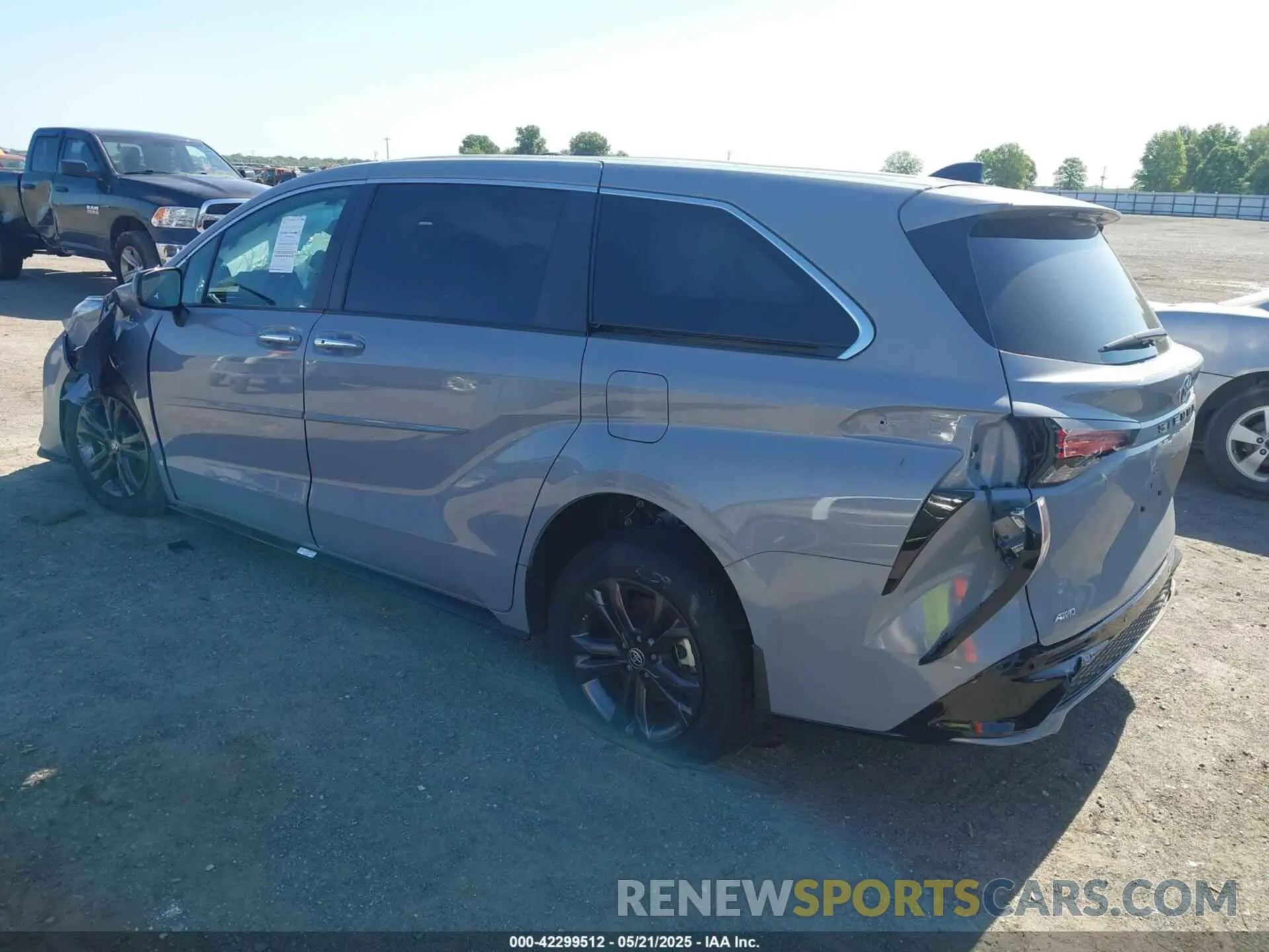 3 fotografías del automóvil dañado 5TDXSKFC0RS135429 TOYOTA SIENNA 2024