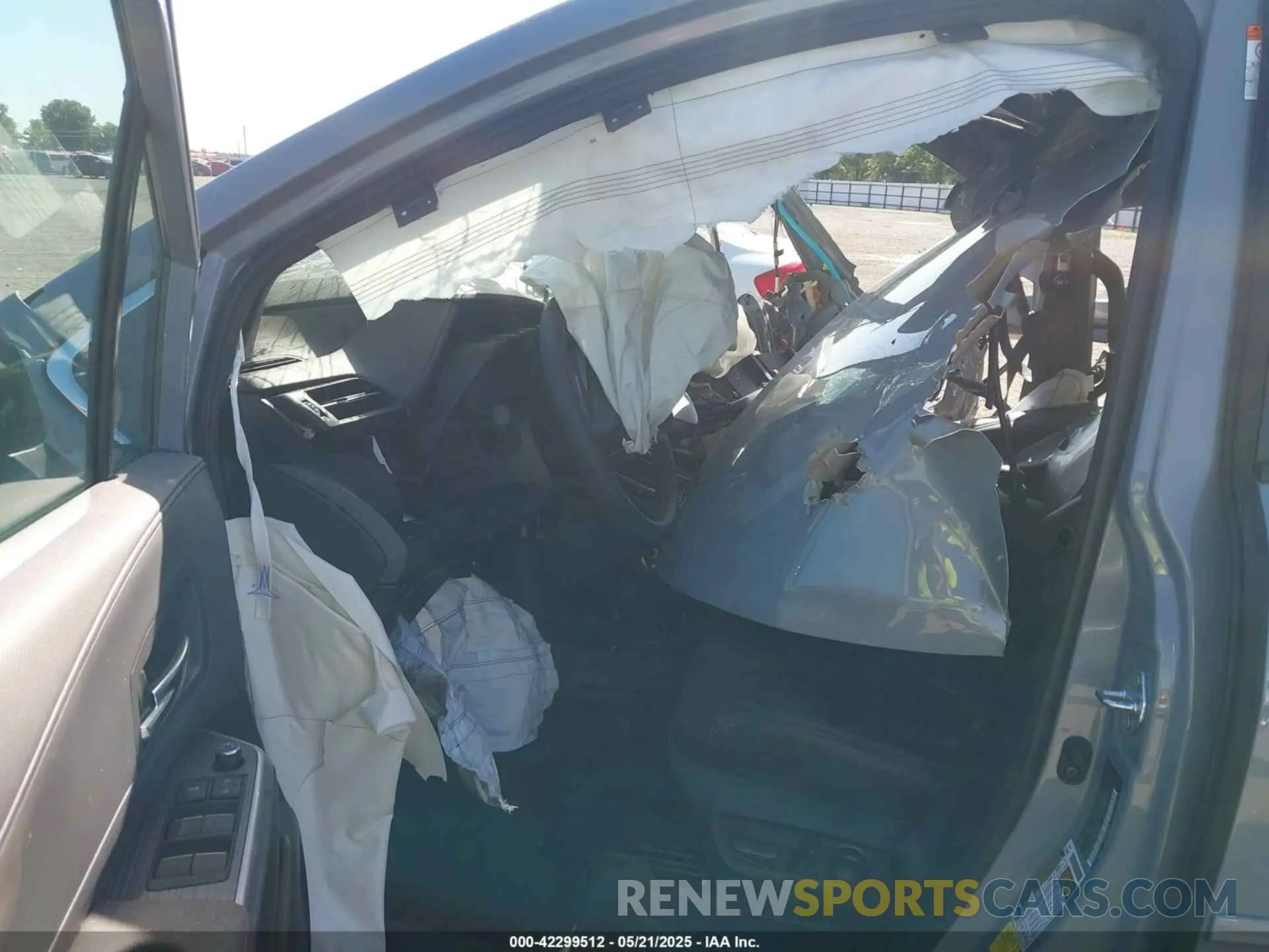 5 fotografías del automóvil dañado 5TDXSKFC0RS135429 TOYOTA SIENNA 2024