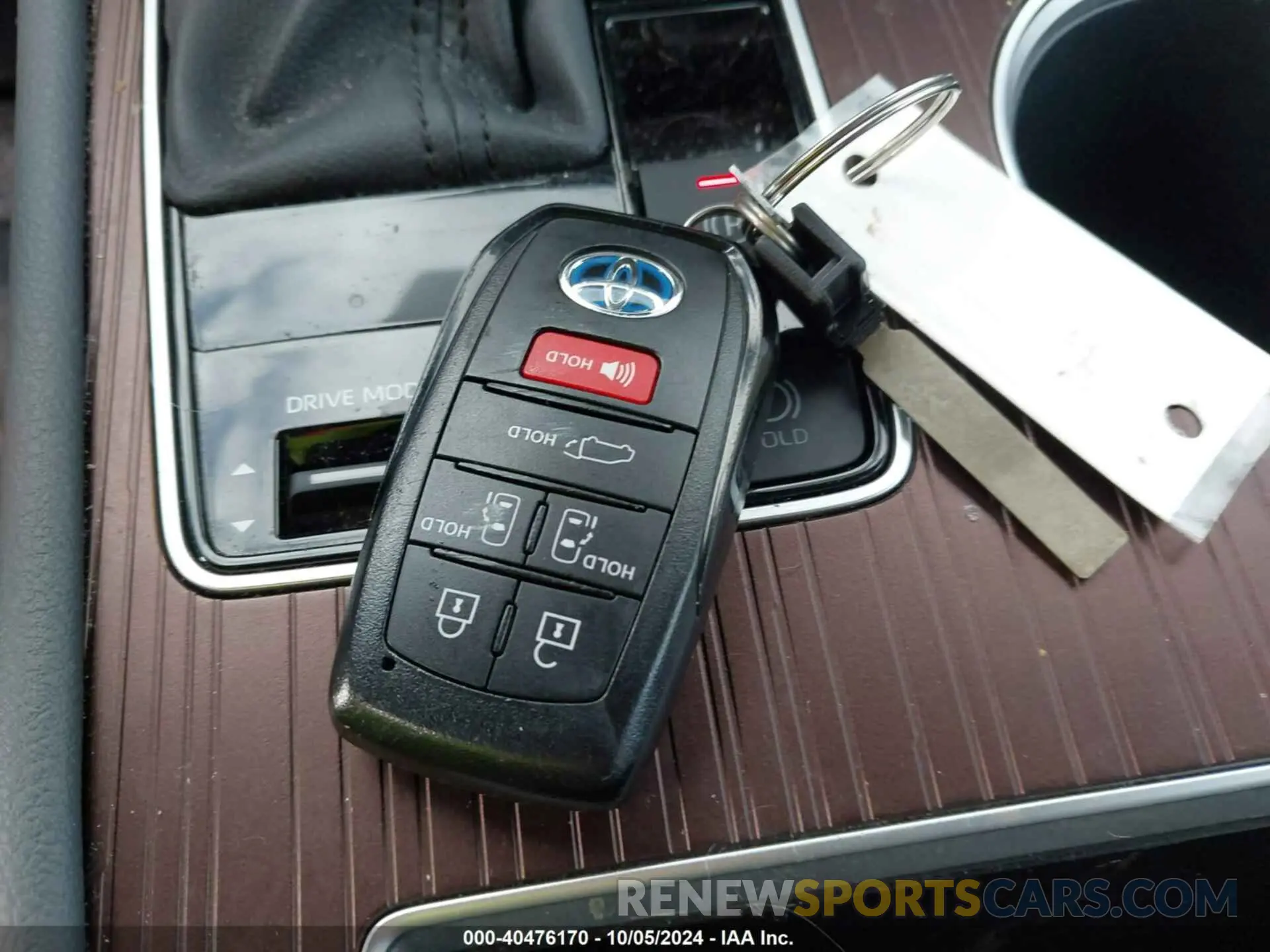 11 fotografías del automóvil dañado 5TDYRKEC1RS184639 TOYOTA SIENNA 2024