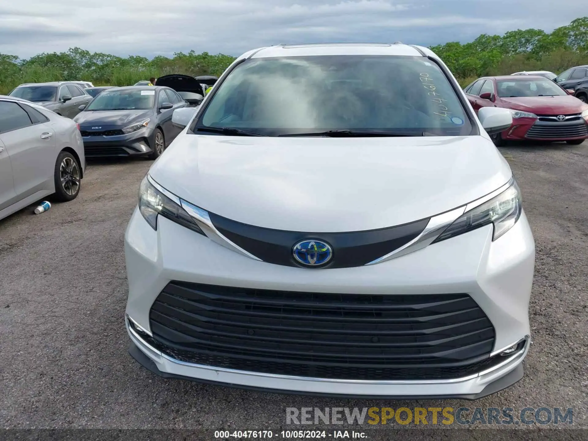 12 fotografías del automóvil dañado 5TDYRKEC1RS184639 TOYOTA SIENNA 2024