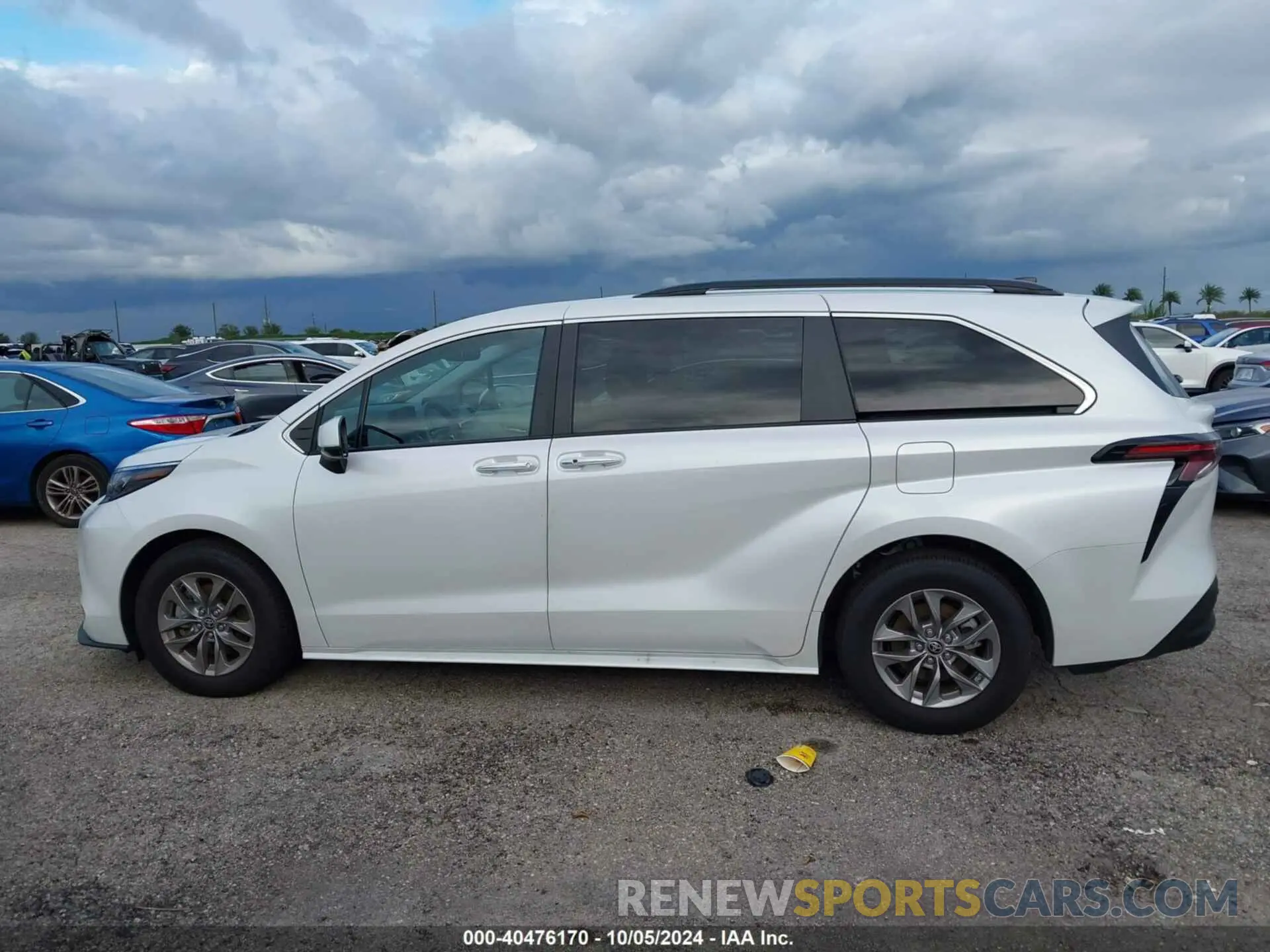 14 fotografías del automóvil dañado 5TDYRKEC1RS184639 TOYOTA SIENNA 2024