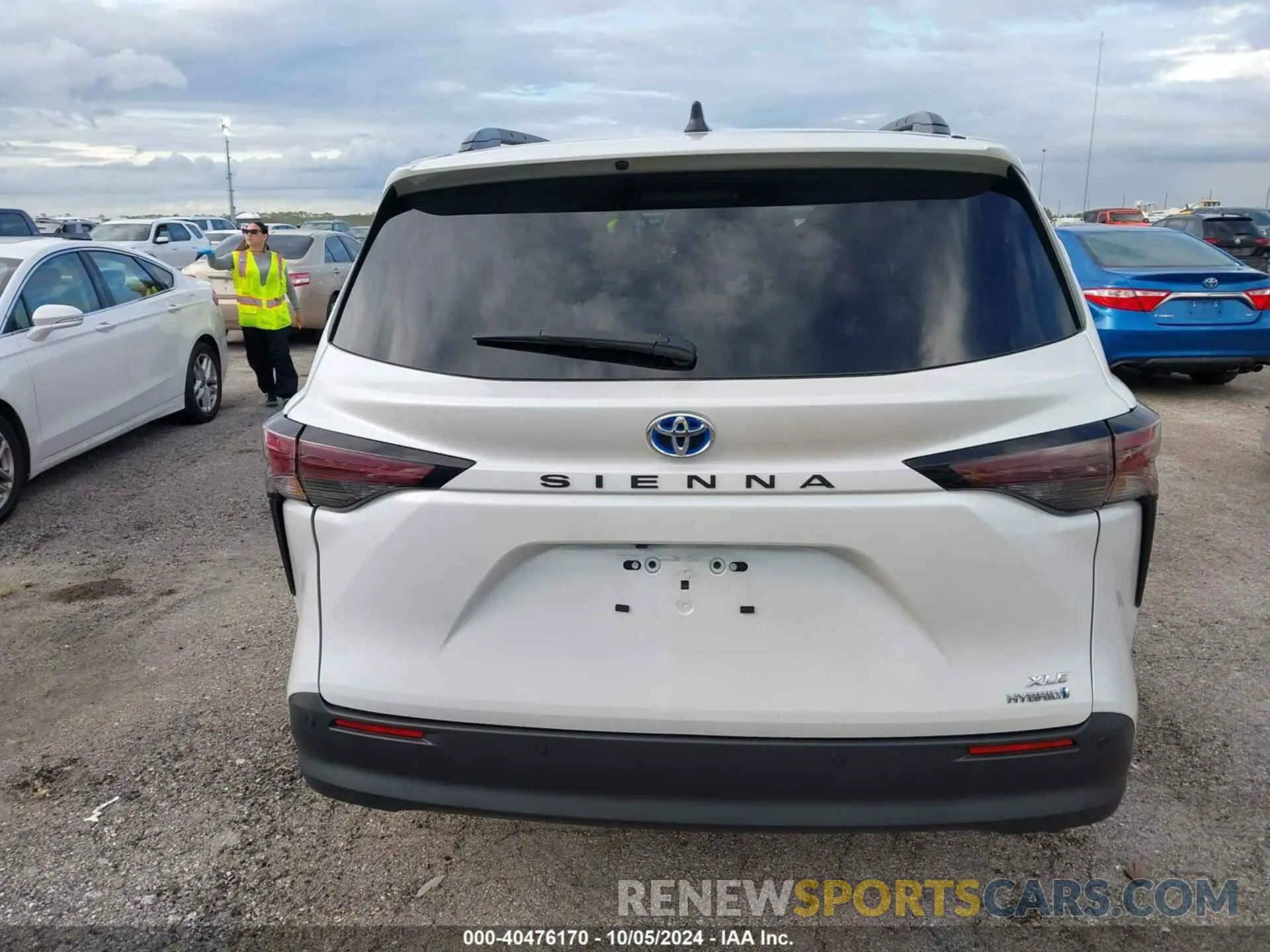 16 fotografías del automóvil dañado 5TDYRKEC1RS184639 TOYOTA SIENNA 2024