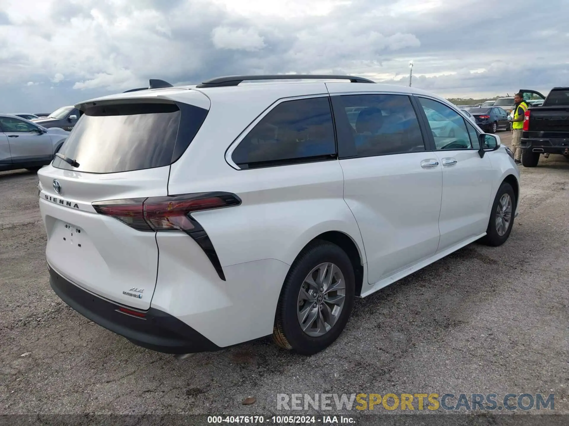4 fotografías del automóvil dañado 5TDYRKEC1RS184639 TOYOTA SIENNA 2024