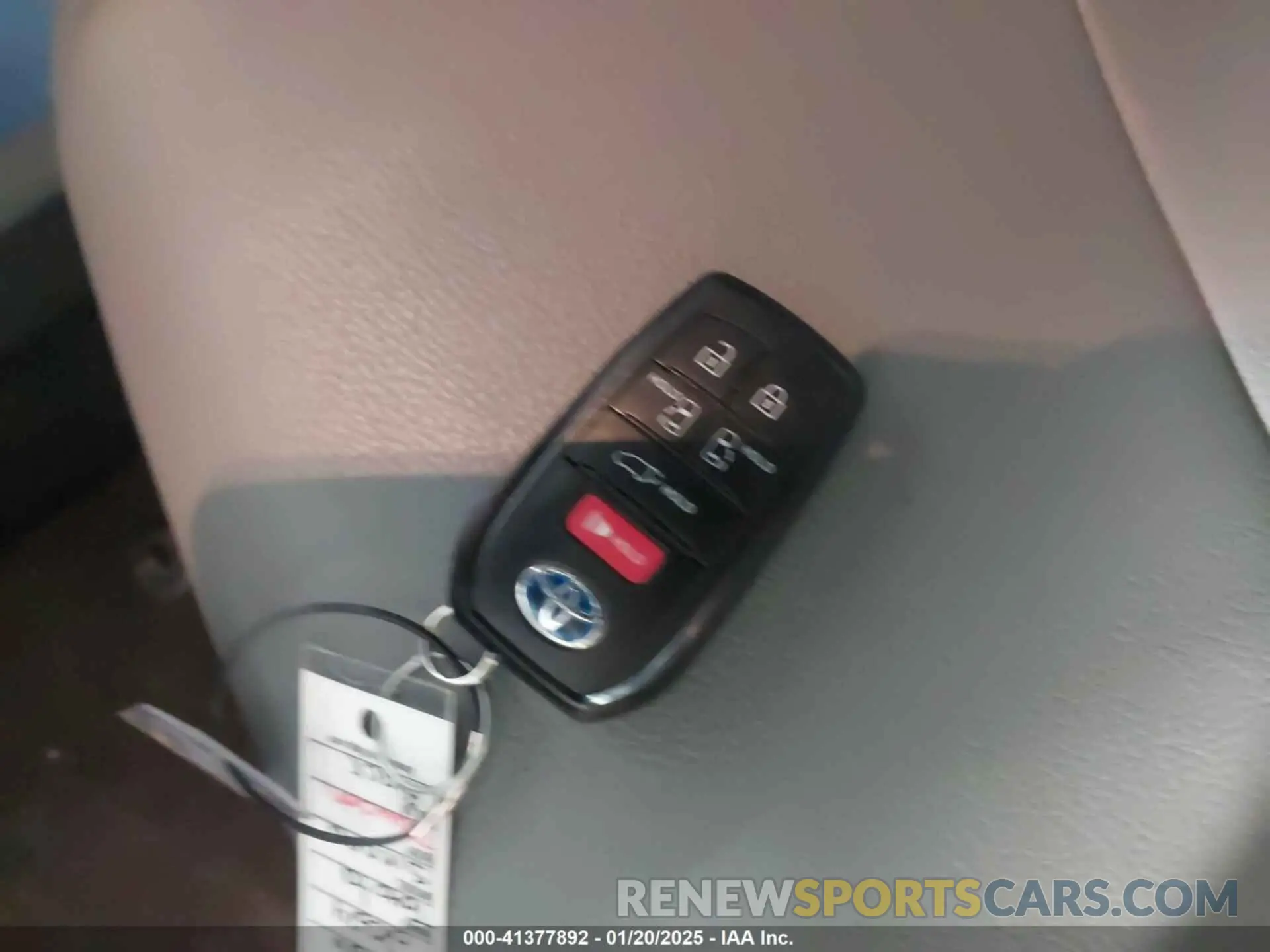 11 fotografías del automóvil dañado 5TDYRKEC3RS186814 TOYOTA SIENNA 2024