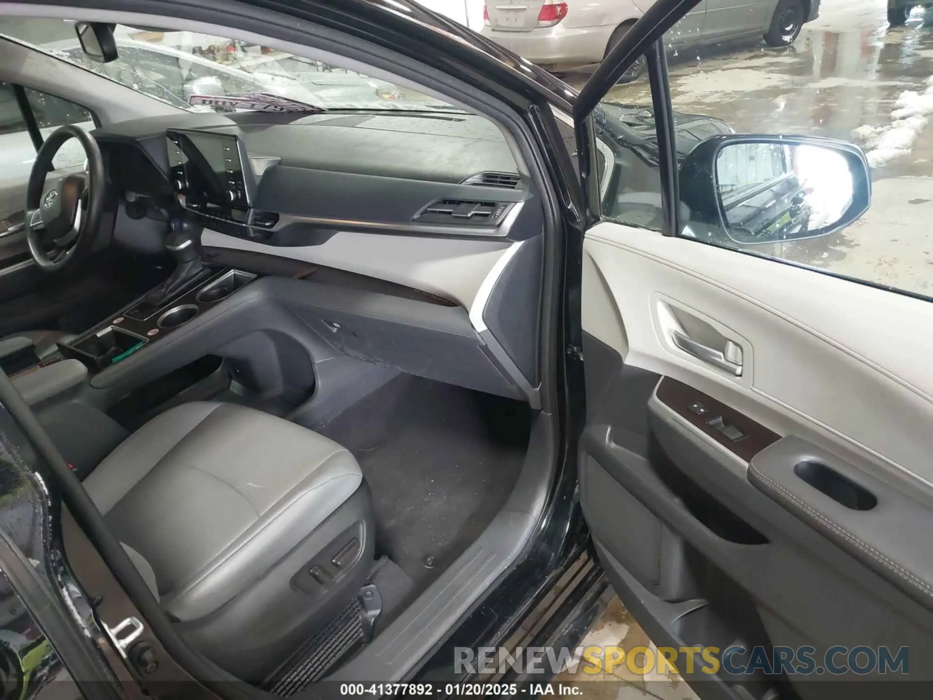 5 fotografías del automóvil dañado 5TDYRKEC3RS186814 TOYOTA SIENNA 2024