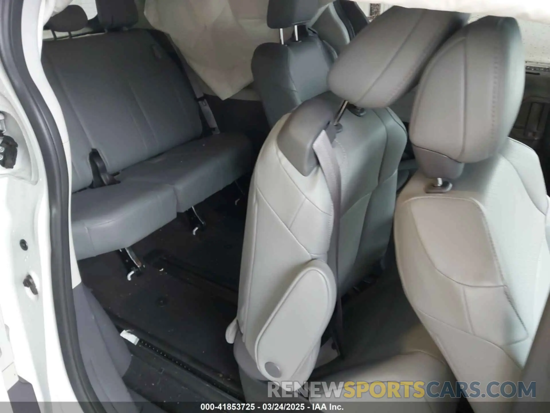 8 fotografías del automóvil dañado 5TDYRKEC3RS190684 TOYOTA SIENNA 2024
