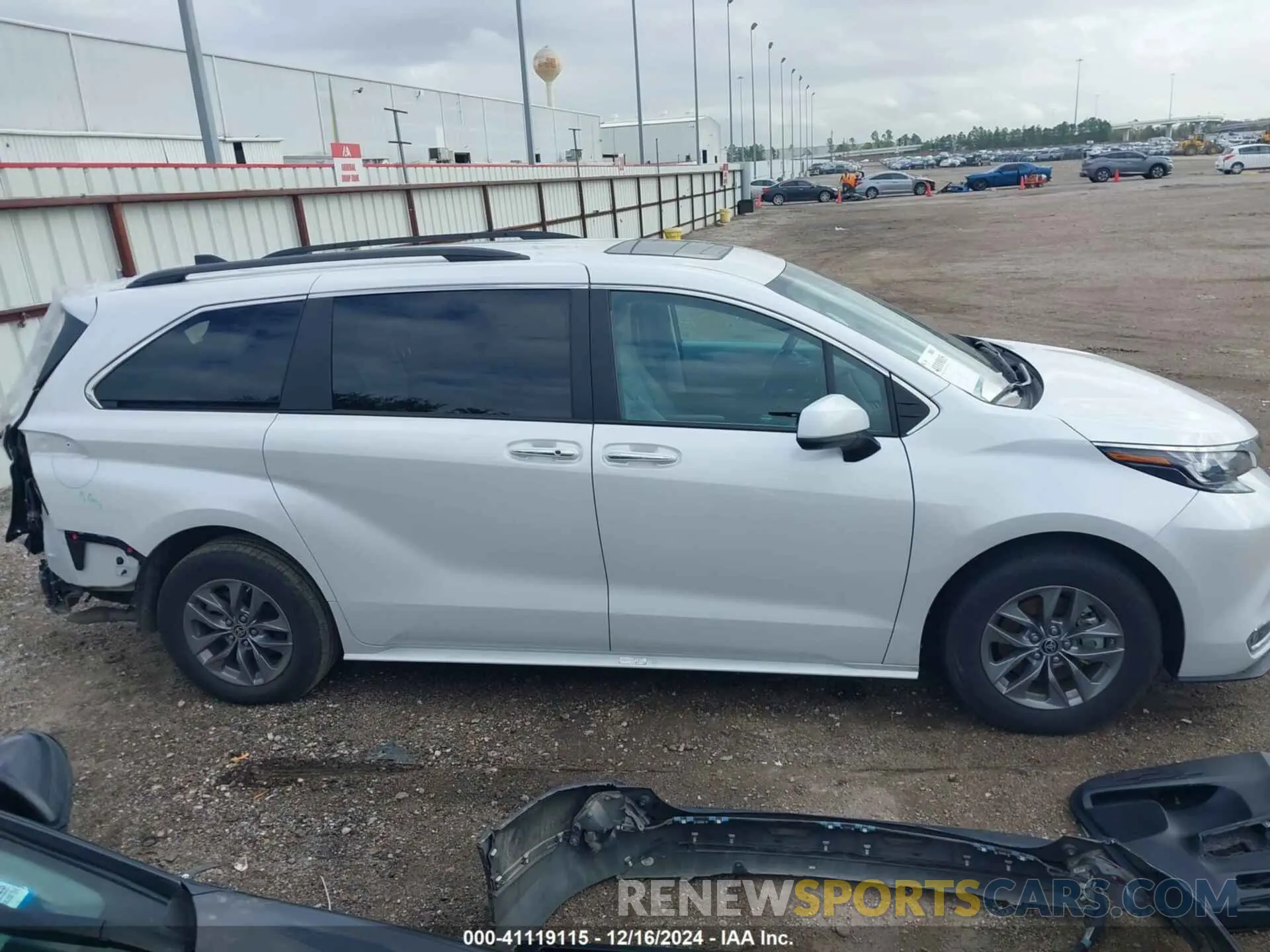 14 fotografías del automóvil dañado 5TDYRKEC4RS187762 TOYOTA SIENNA 2024